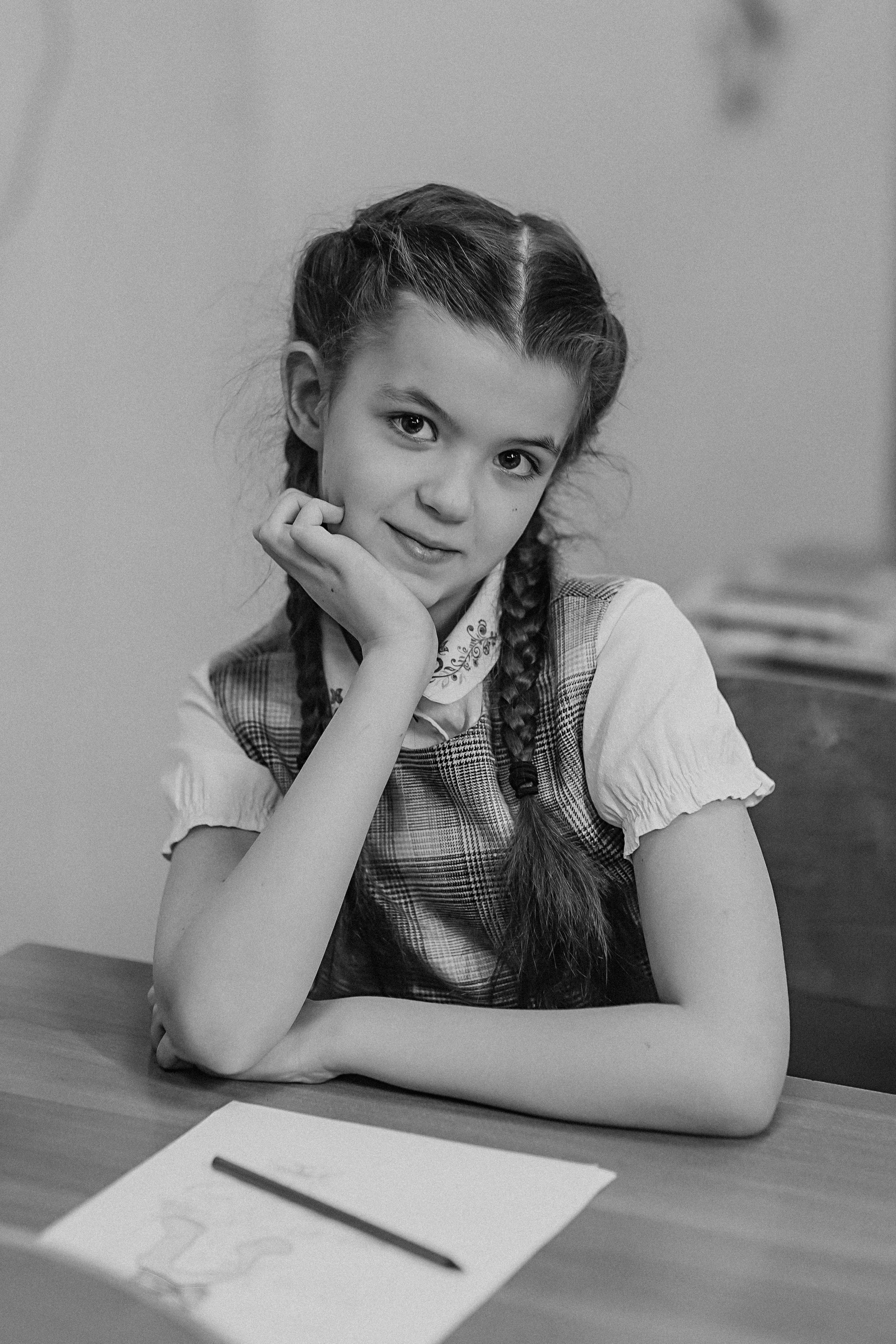 2 класс в школе. Семейный фотограф Тюмень, фотограф на роды Салмина Мария