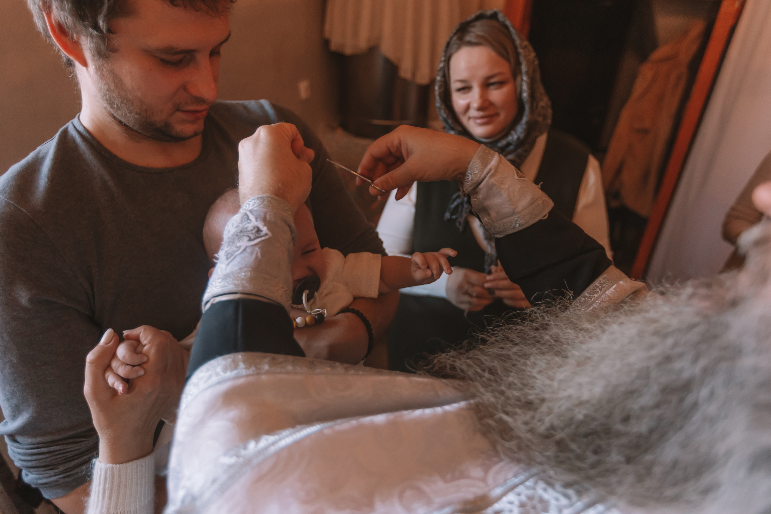 Крещение семакова. Семейный фотограф Тюмень, фотограф на роды Салмина Мария