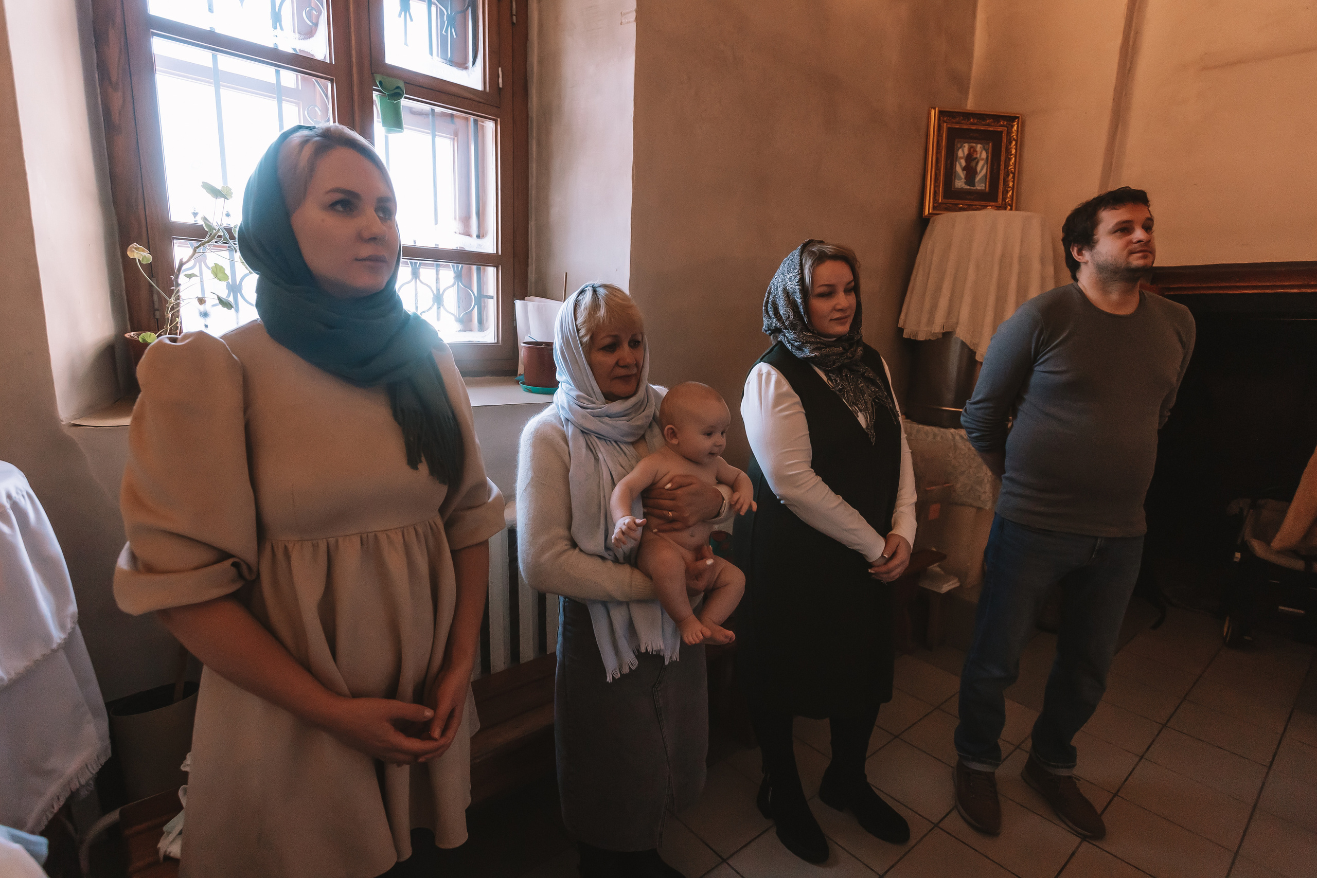 Крещение семакова. Семейный фотограф Тюмень, фотограф на роды Салмина Мария