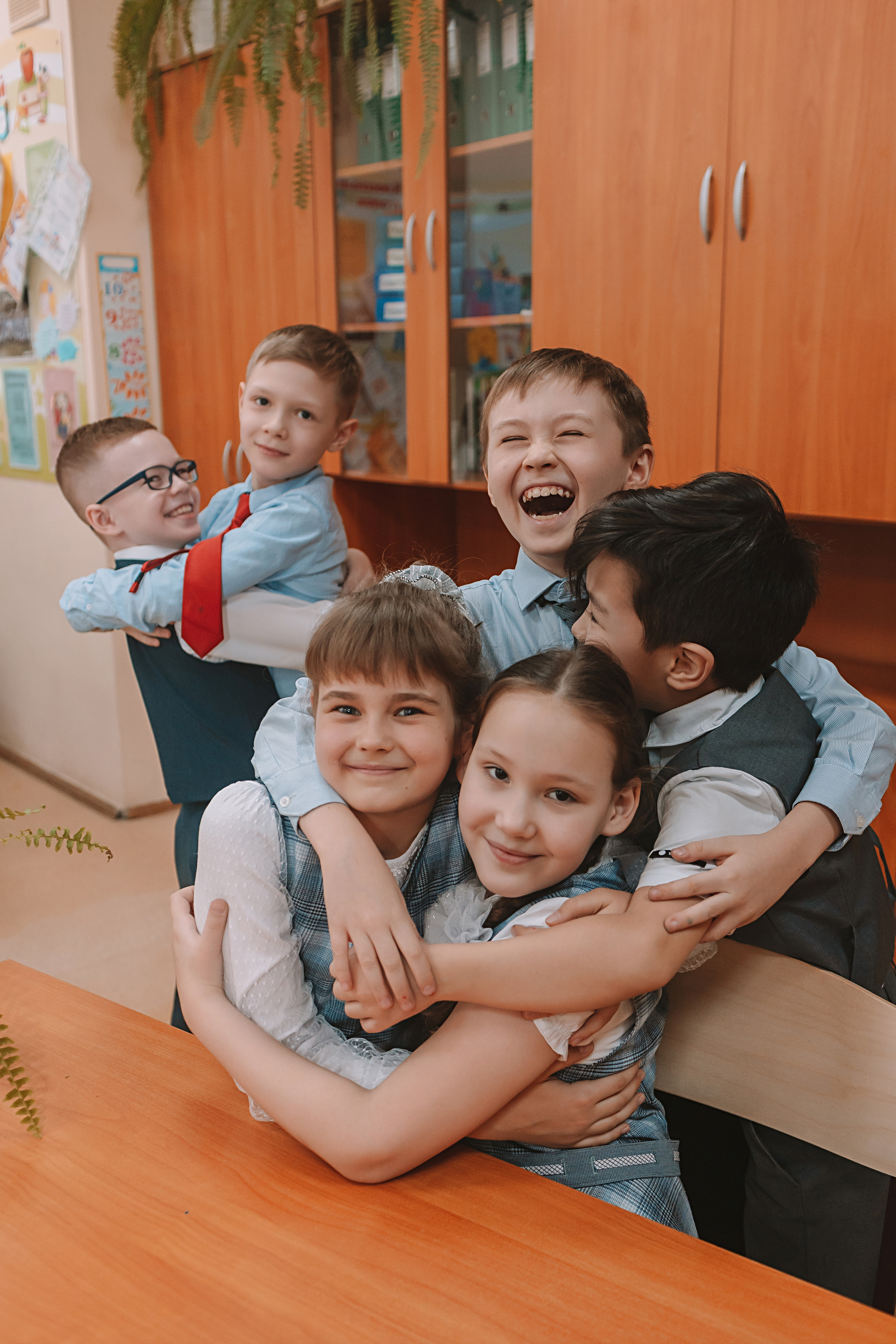 2 класс в школе. Семейный фотограф Тюмень, фотограф на роды Салмина Мария