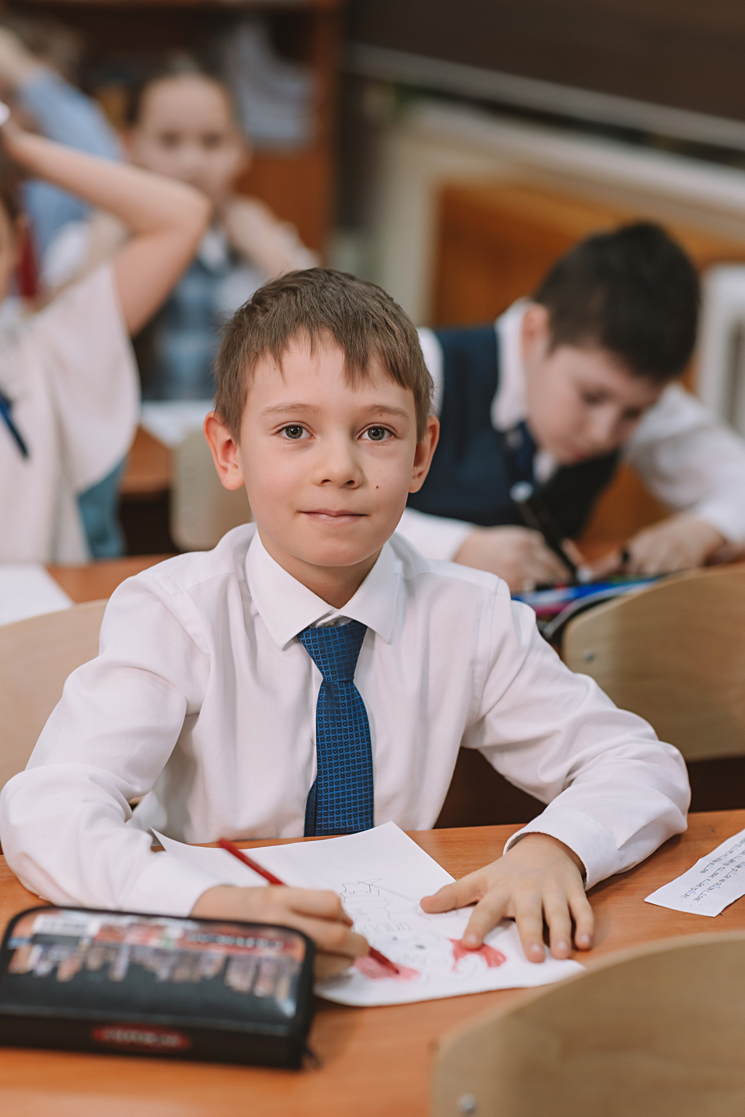 2 класс в школе. Семейный фотограф Тюмень, фотограф на роды Салмина Мария