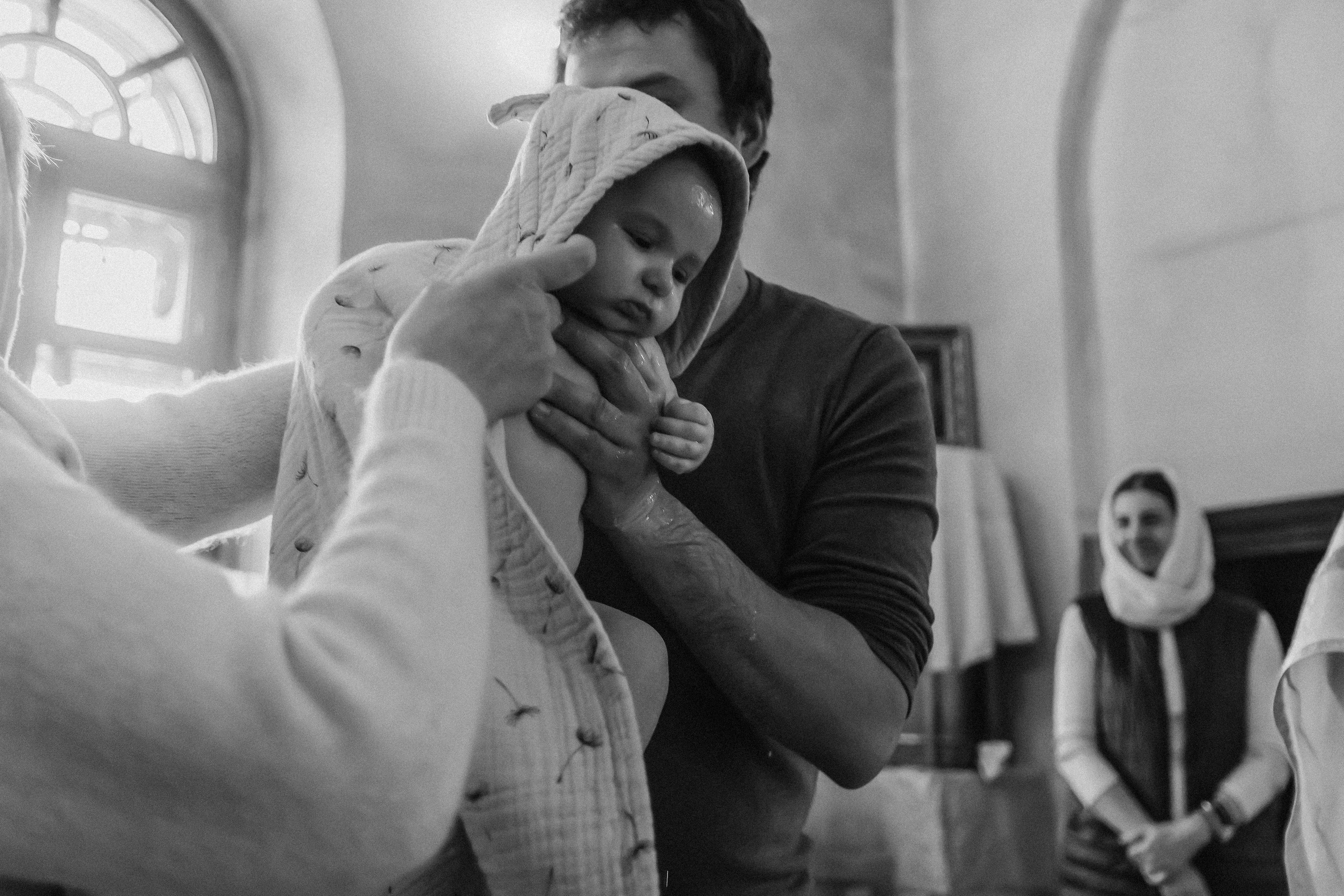 Крещение семакова. Семейный фотограф Тюмень, фотограф на роды Салмина Мария