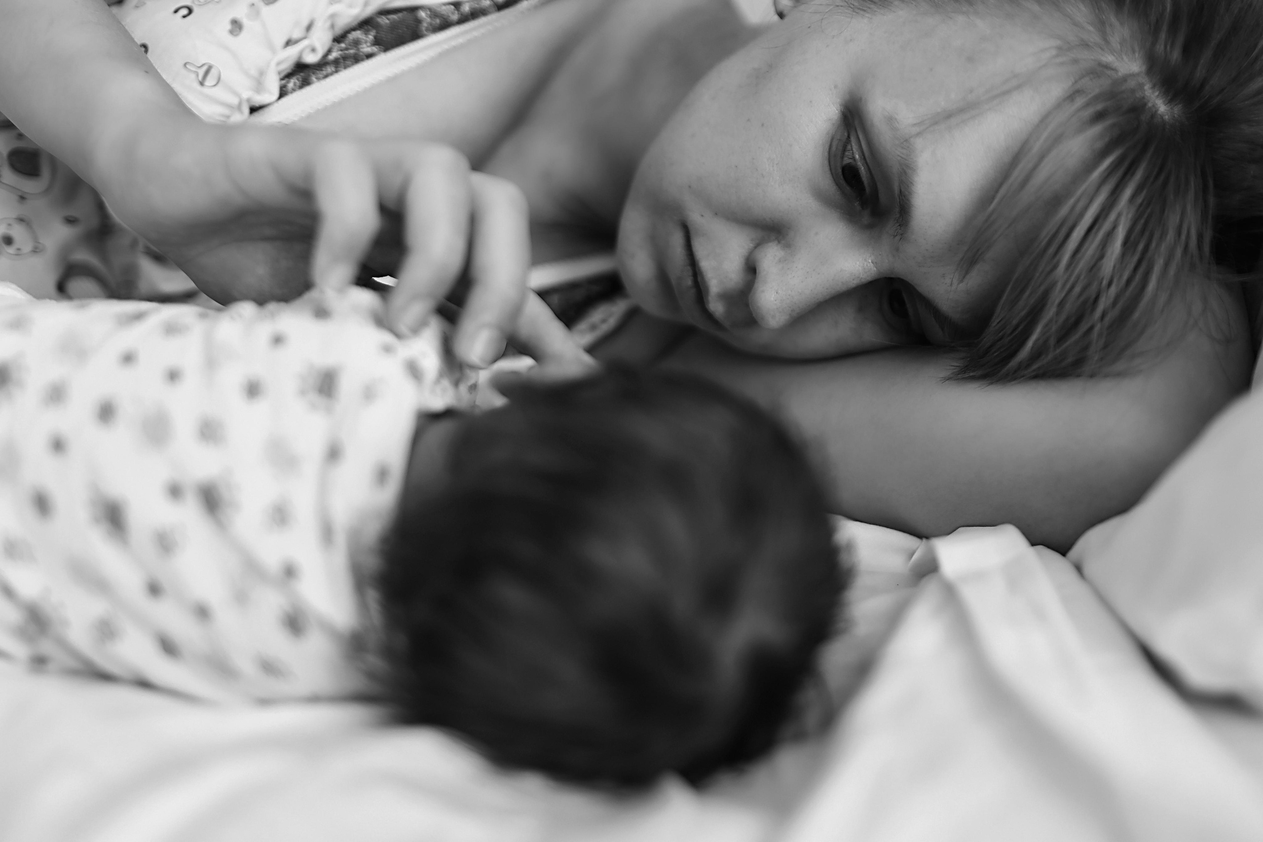 В палате сборный. Семейный фотограф Тюмень, фотограф на роды Салмина Мария