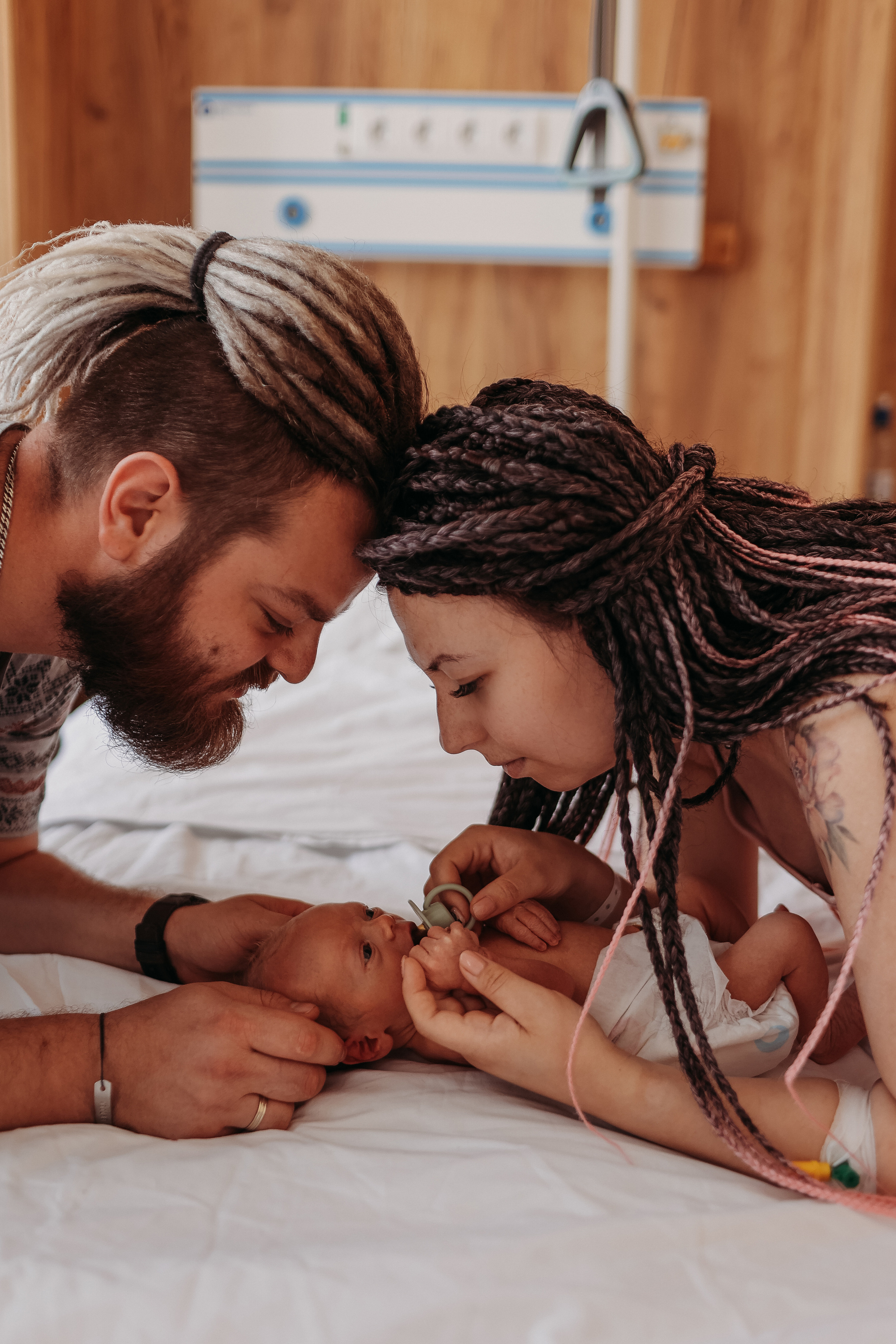 В палате сборный. Семейный фотограф Тюмень, фотограф на роды Салмина Мария