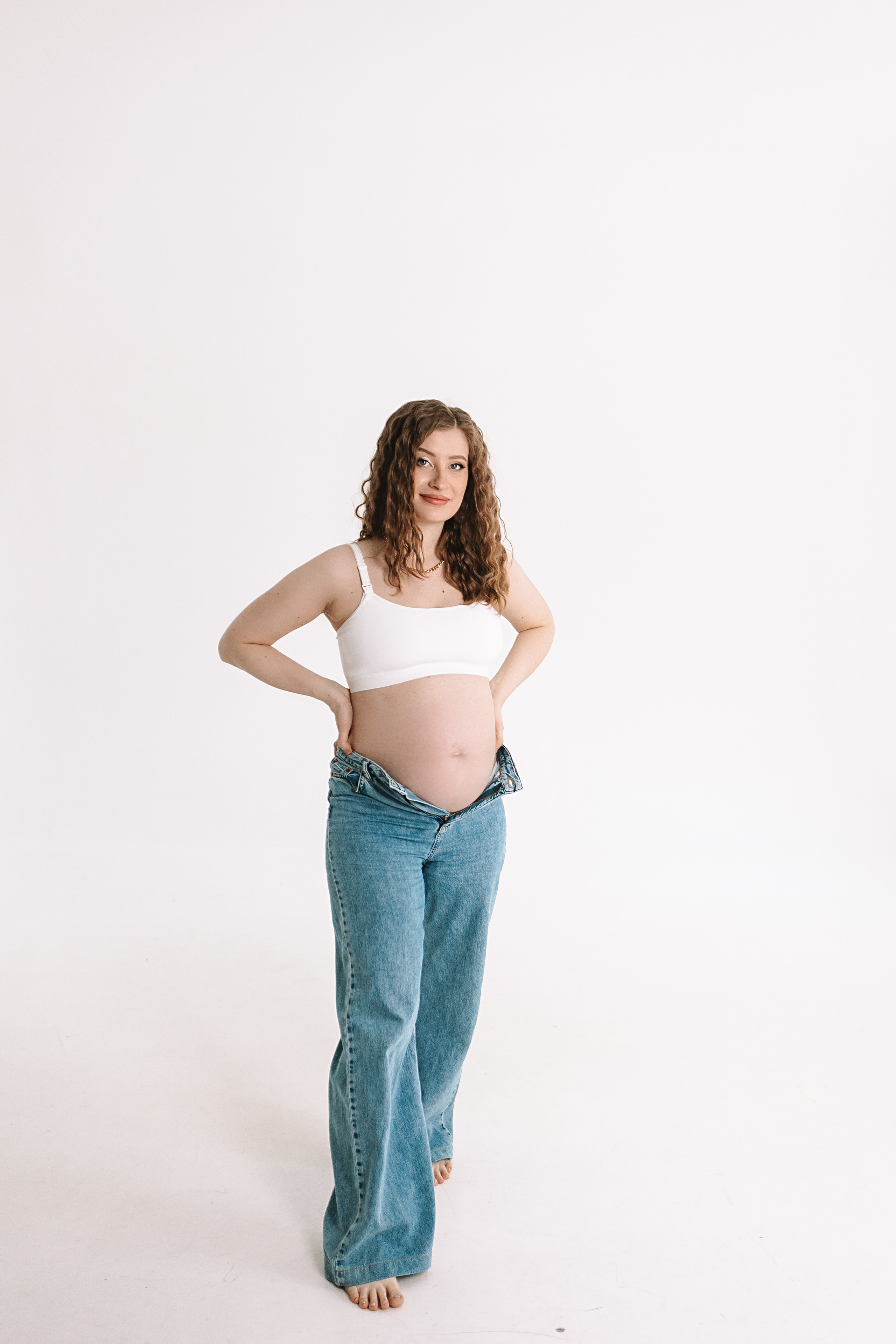 Беременность (фататум, циклорама и зал). Семейный фотограф Тюмень, фотограф на роды Салмина Мария