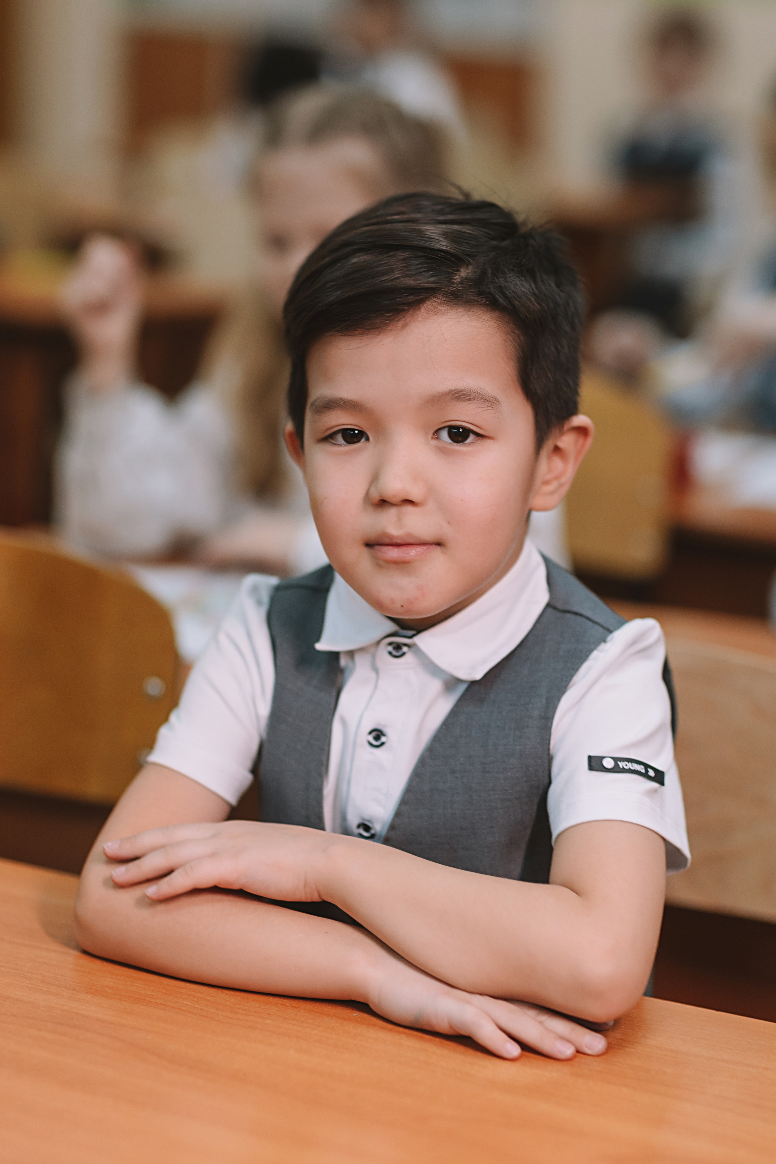 2 класс в школе. Семейный фотограф Тюмень, фотограф на роды Салмина Мария