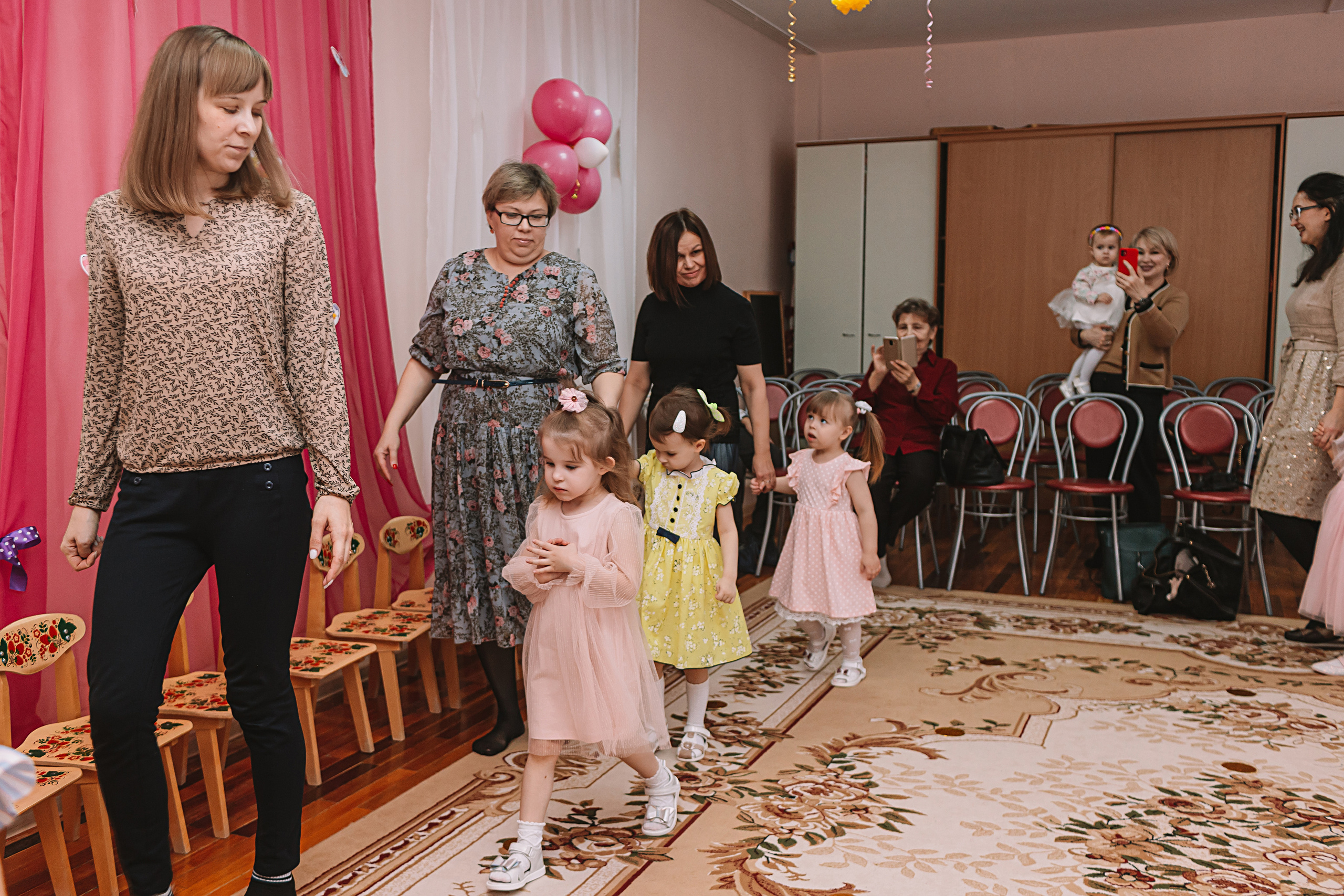 Утренник садик. Семейный фотограф Тюмень, фотограф на роды Салмина Мария