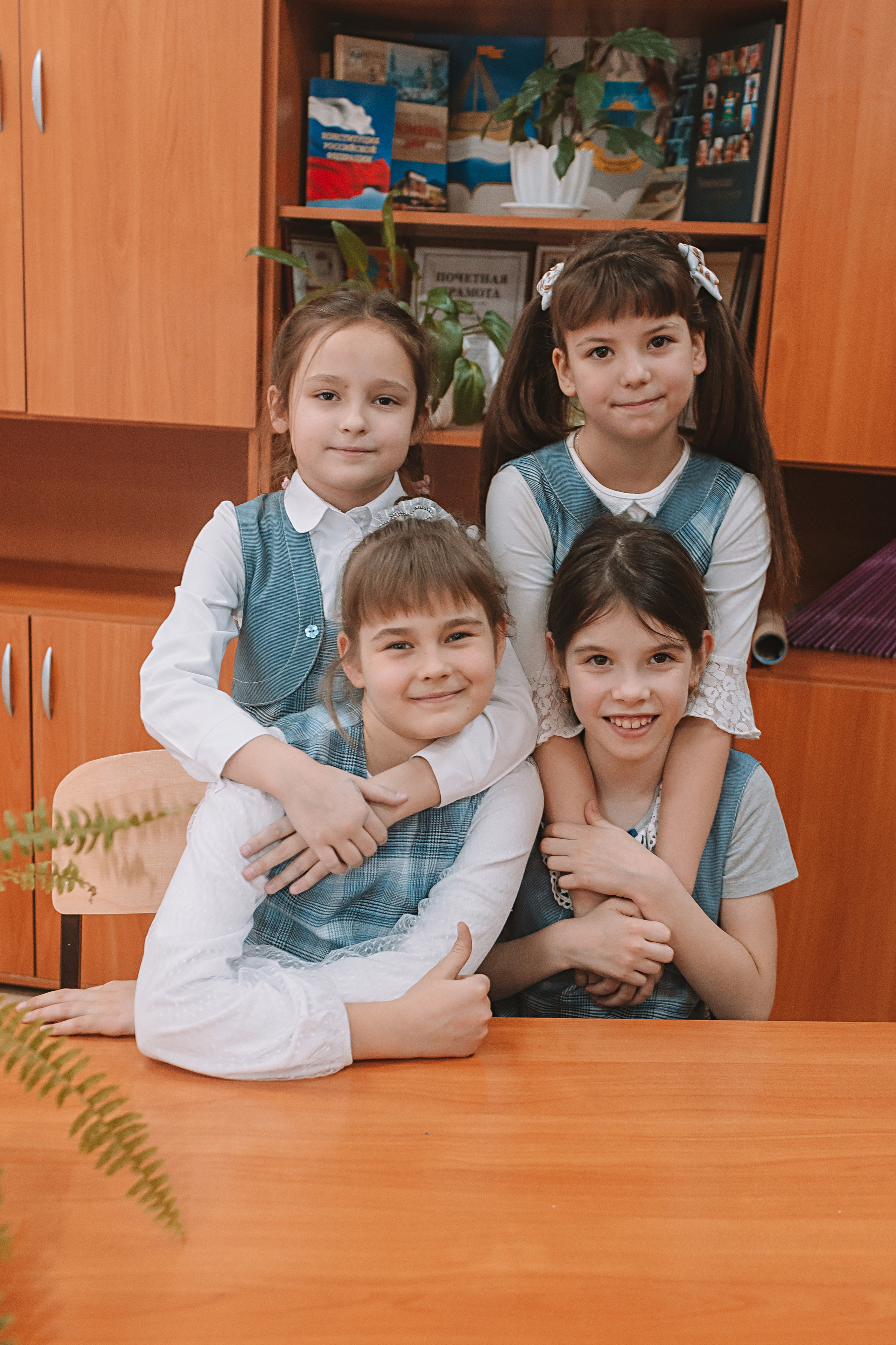 2 класс в школе. Семейный фотограф Тюмень, фотограф на роды Салмина Мария