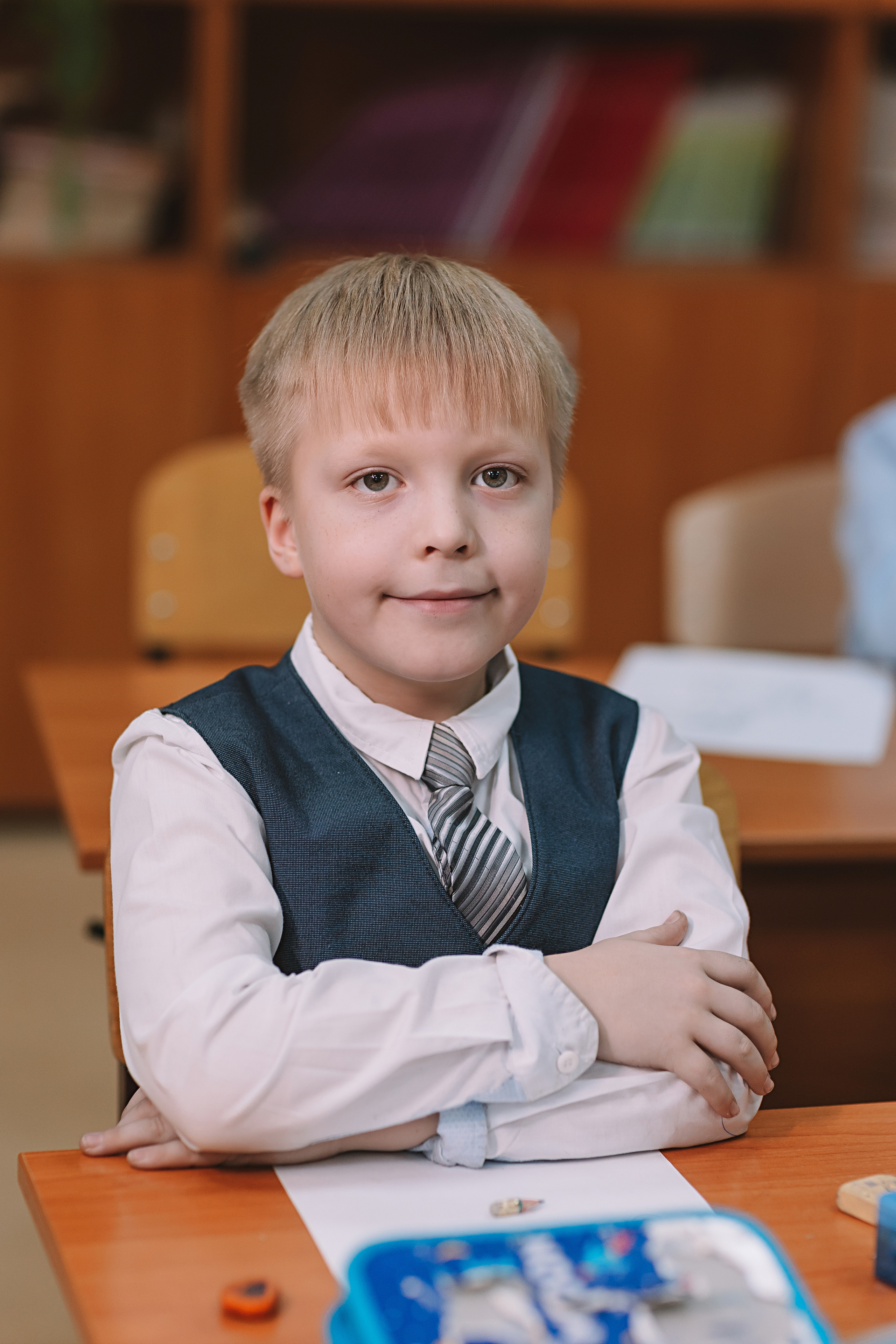 2 класс в школе. Семейный фотограф Тюмень, фотограф на роды Салмина Мария