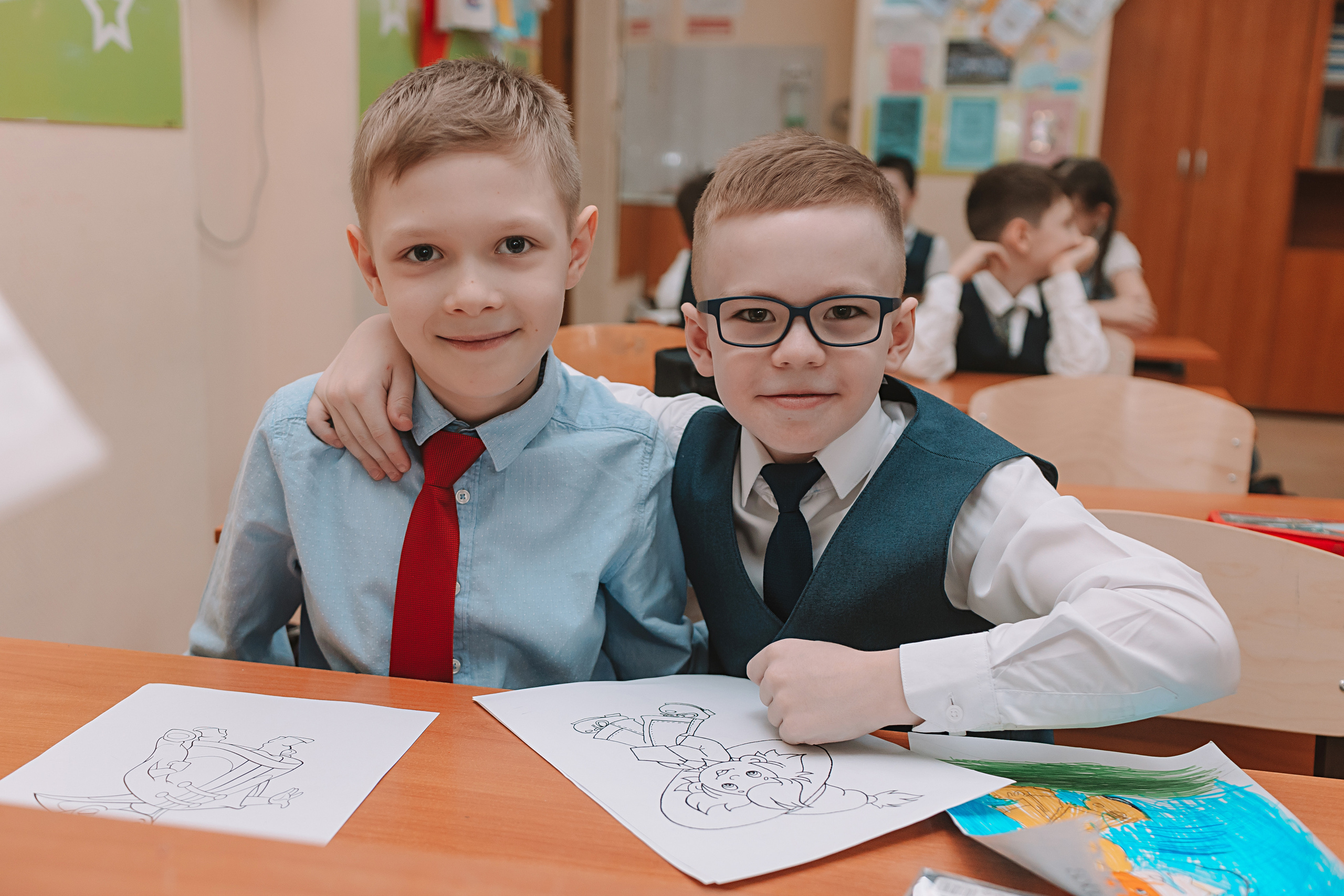 2 класс в школе. Семейный фотограф Тюмень, фотограф на роды Салмина Мария