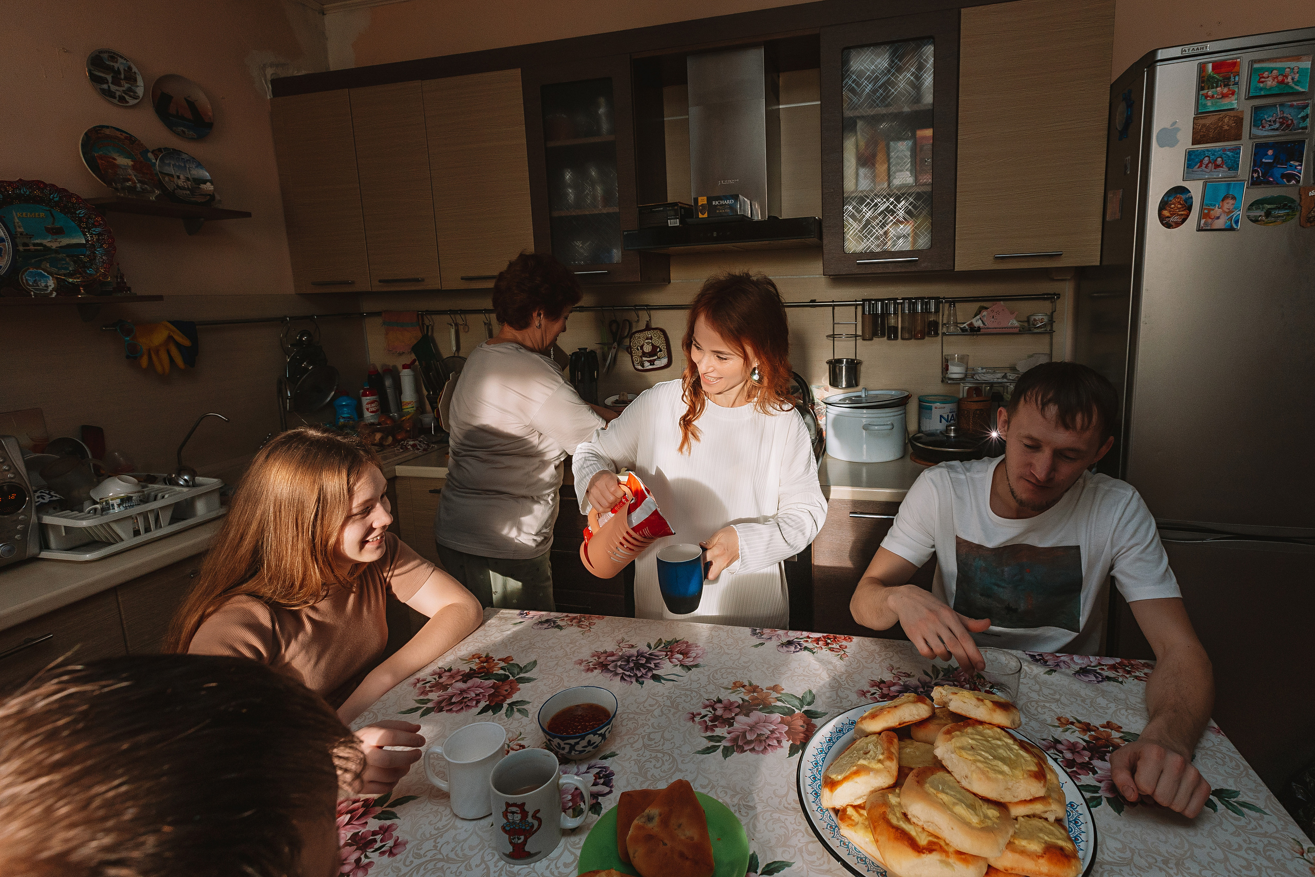 Большая семья (17 человек в частном доме, 2 часа). Семейный фотограф Тюмень, фотограф на роды Салмина Мария