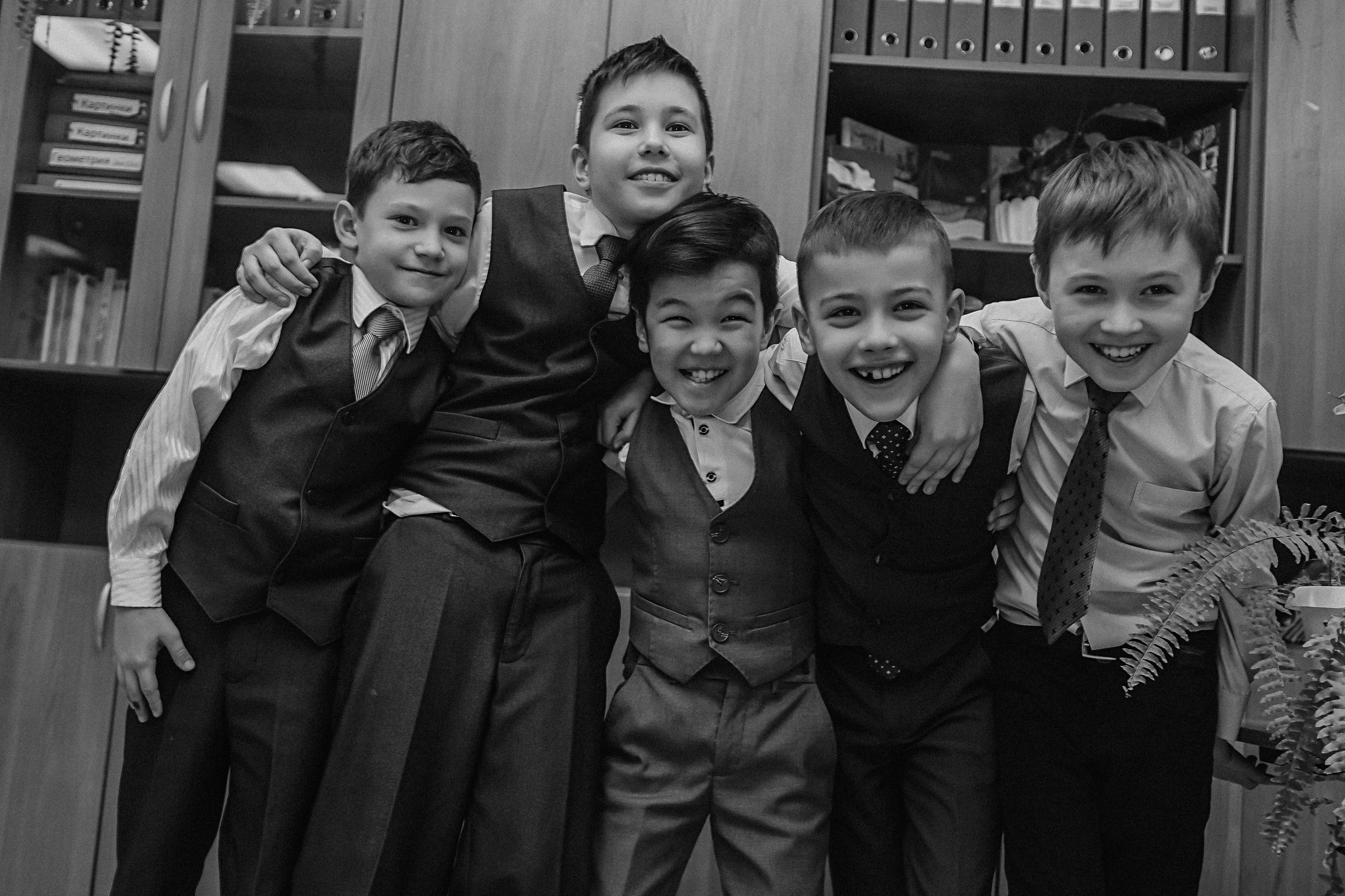 2 класс в школе. Семейный фотограф Тюмень, фотограф на роды Салмина Мария