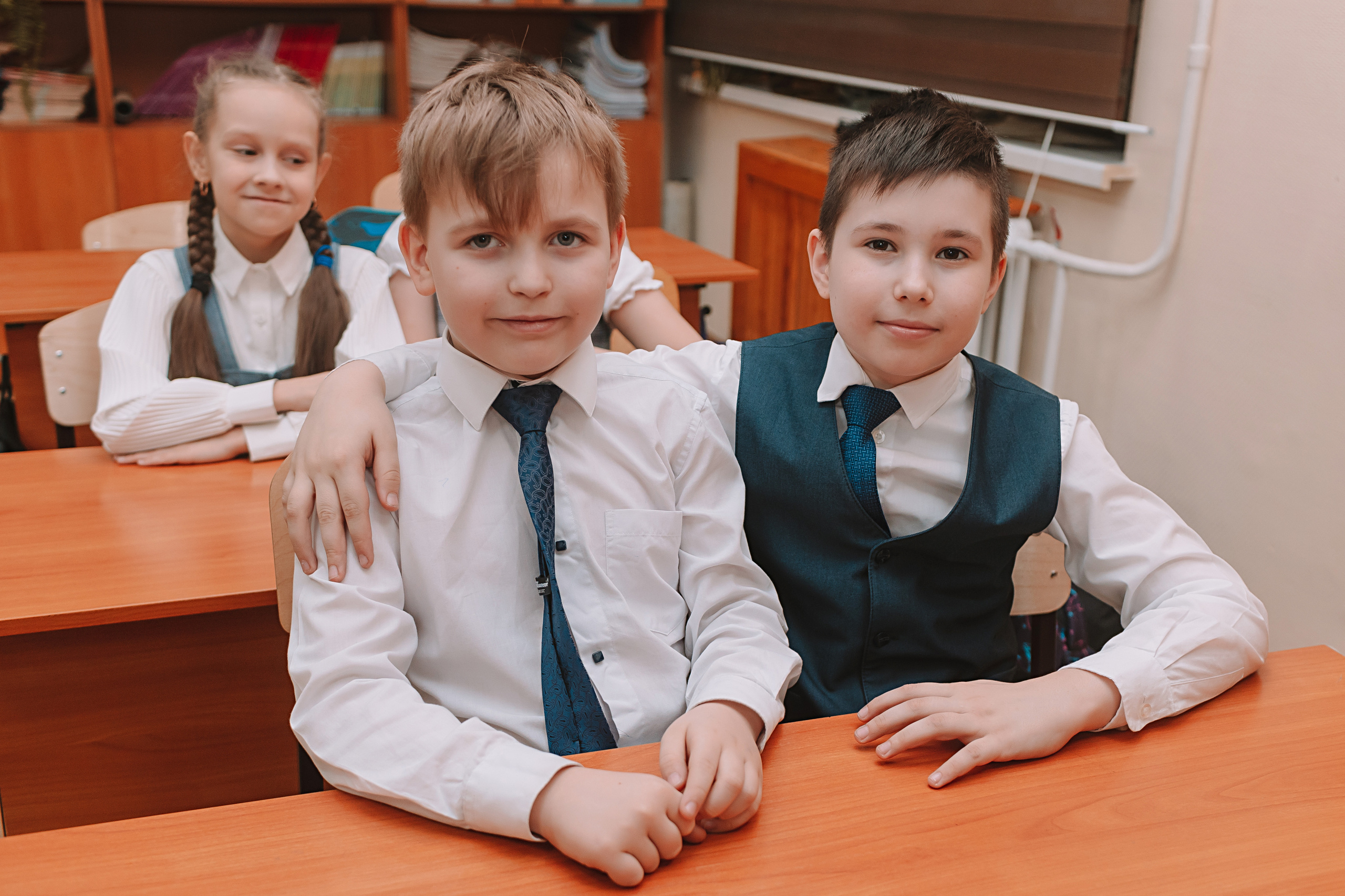 2 класс в школе. Семейный фотограф Тюмень, фотограф на роды Салмина Мария