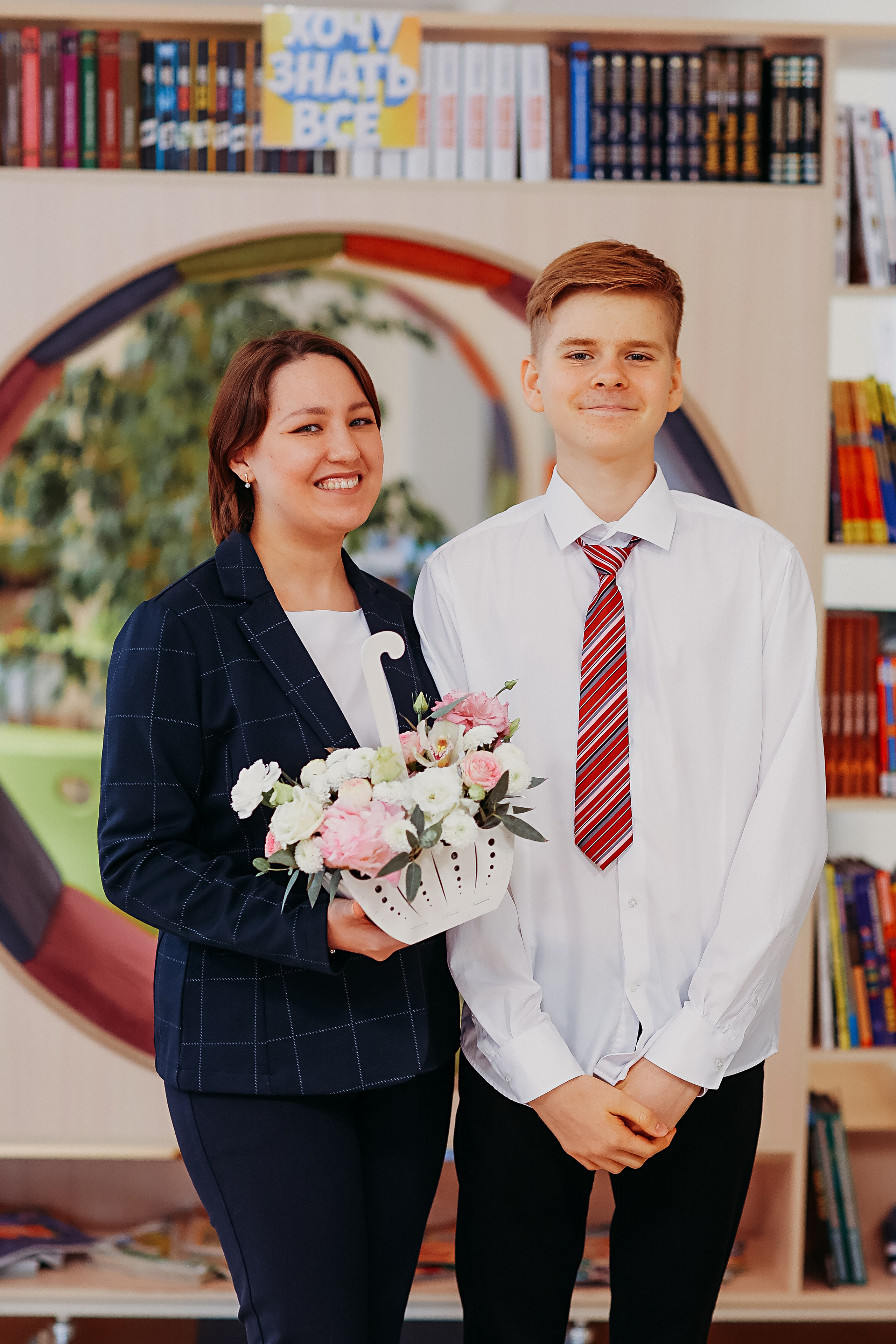 8 класс в библиотеке. Семейный фотограф Тюмень, фотограф на роды Салмина Мария