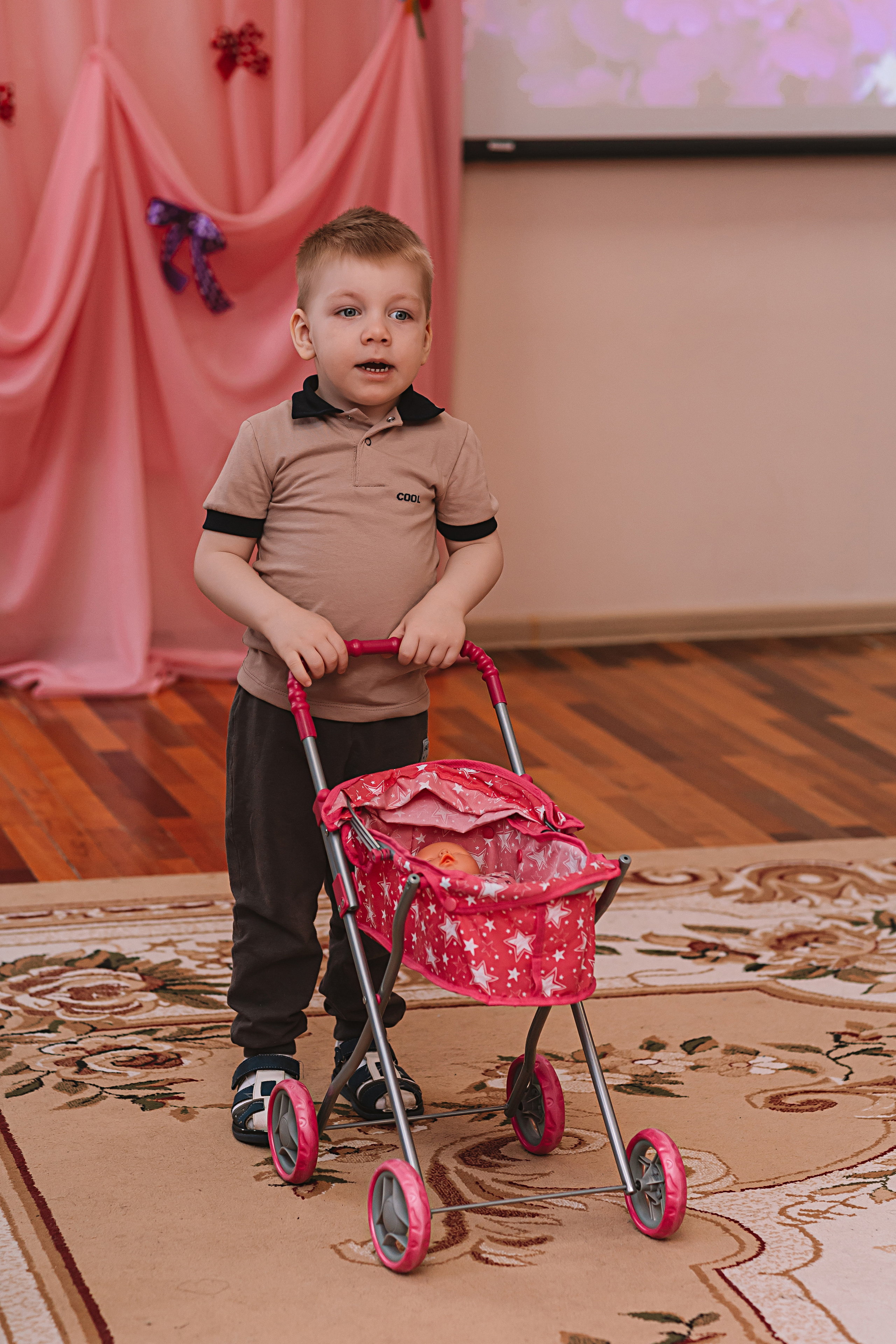 Утренник садик. Семейный фотограф Тюмень, фотограф на роды Салмина Мария