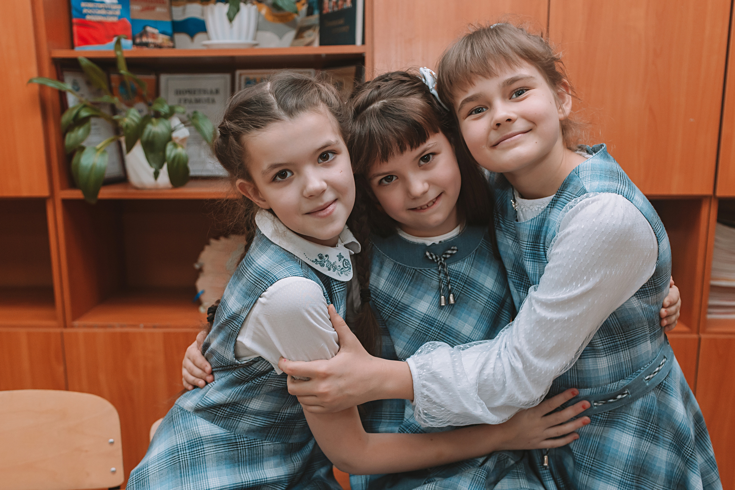 2 класс в школе. Семейный фотограф Тюмень, фотограф на роды Салмина Мария