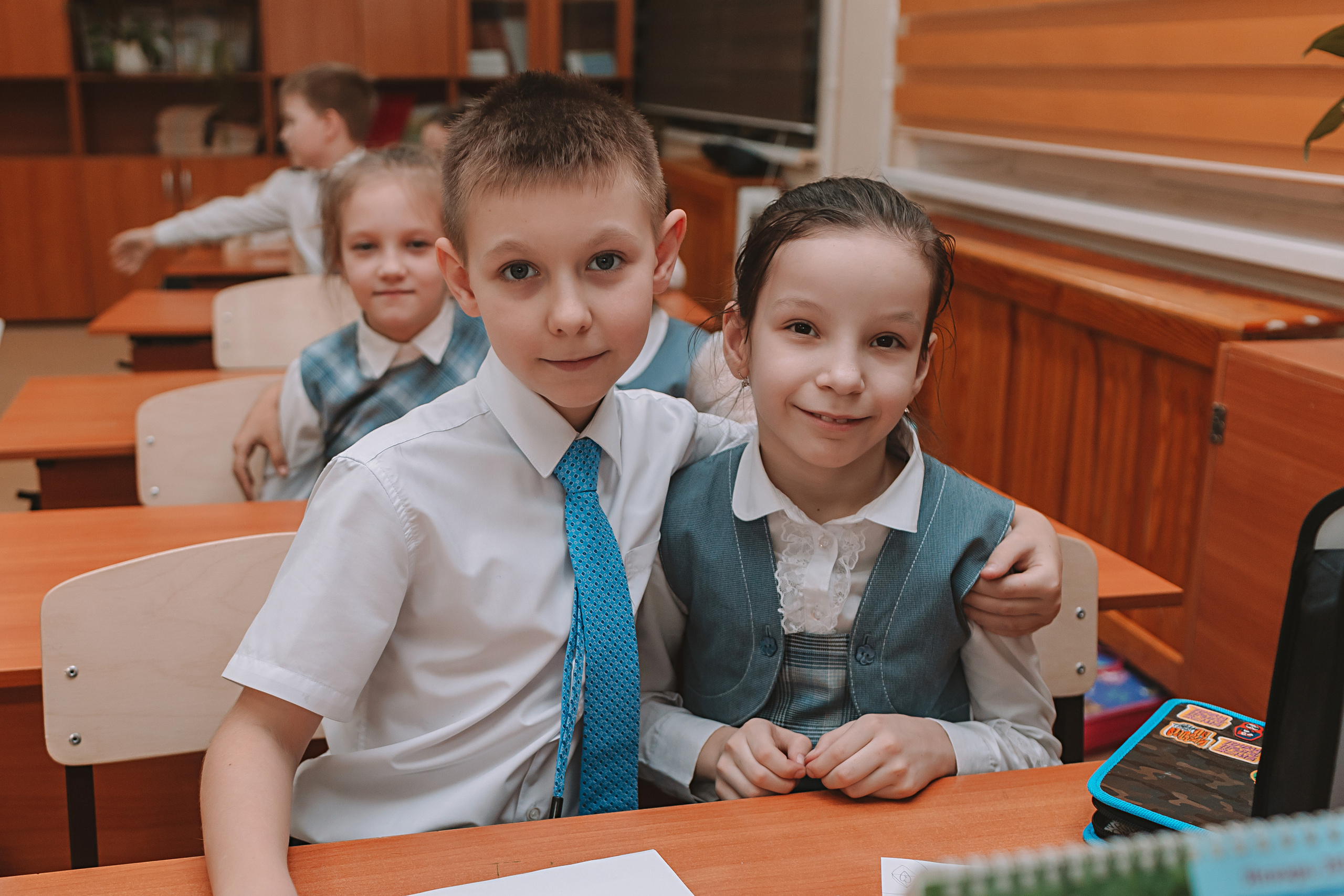 2 класс в школе. Семейный фотограф Тюмень, фотограф на роды Салмина Мария