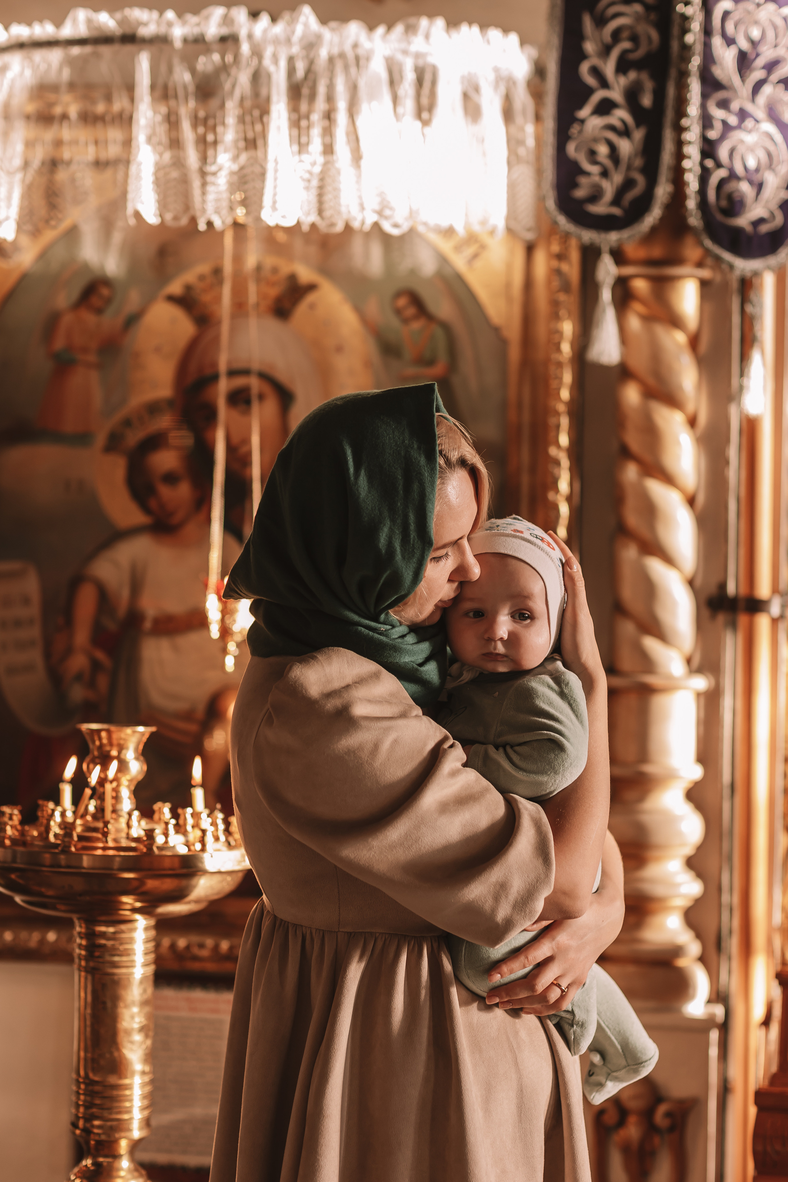 Крещение семакова. Семейный фотограф Тюмень, фотограф на роды Салмина Мария