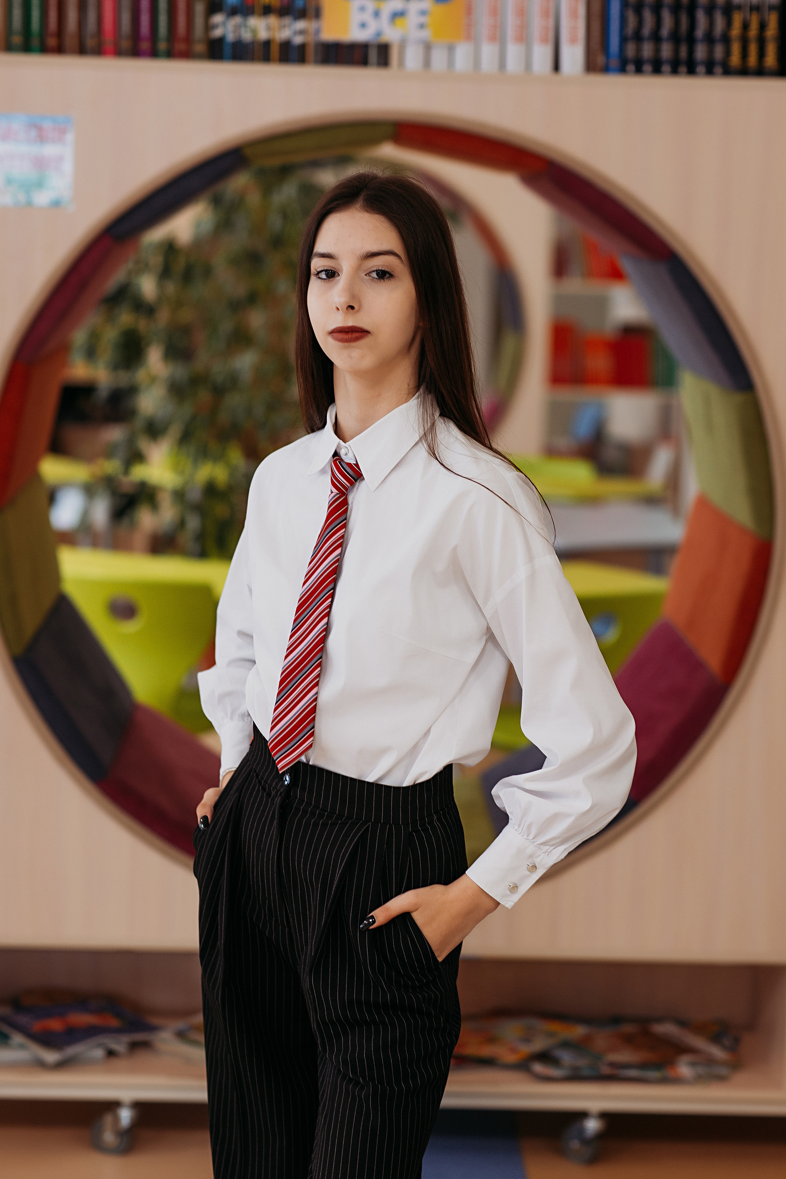 8 класс в библиотеке. Семейный фотограф Тюмень, фотограф на роды Салмина Мария