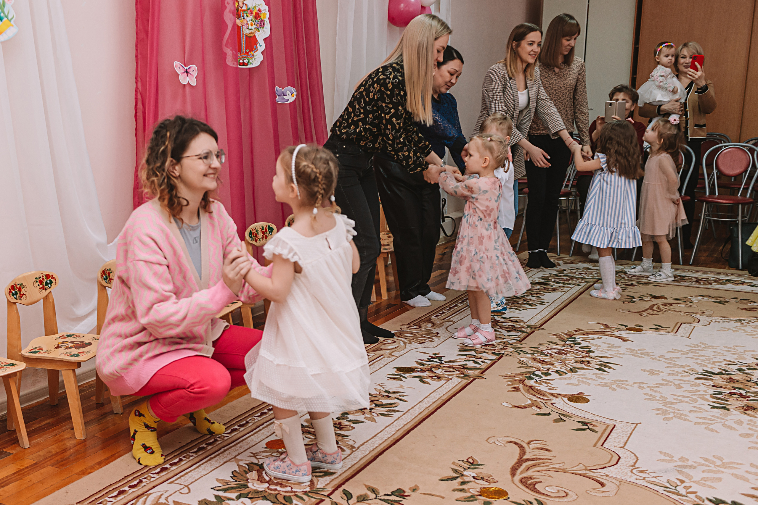 Утренник садик. Семейный фотограф Тюмень, фотограф на роды Салмина Мария