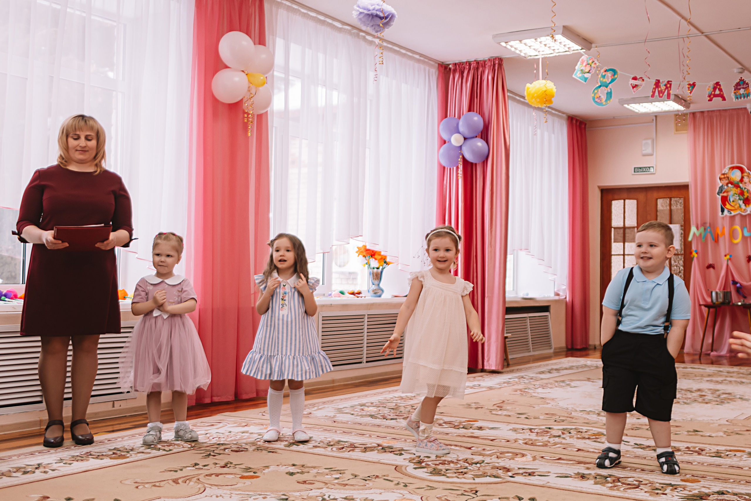 Утренник садик. Семейный фотограф Тюмень, фотограф на роды Салмина Мария