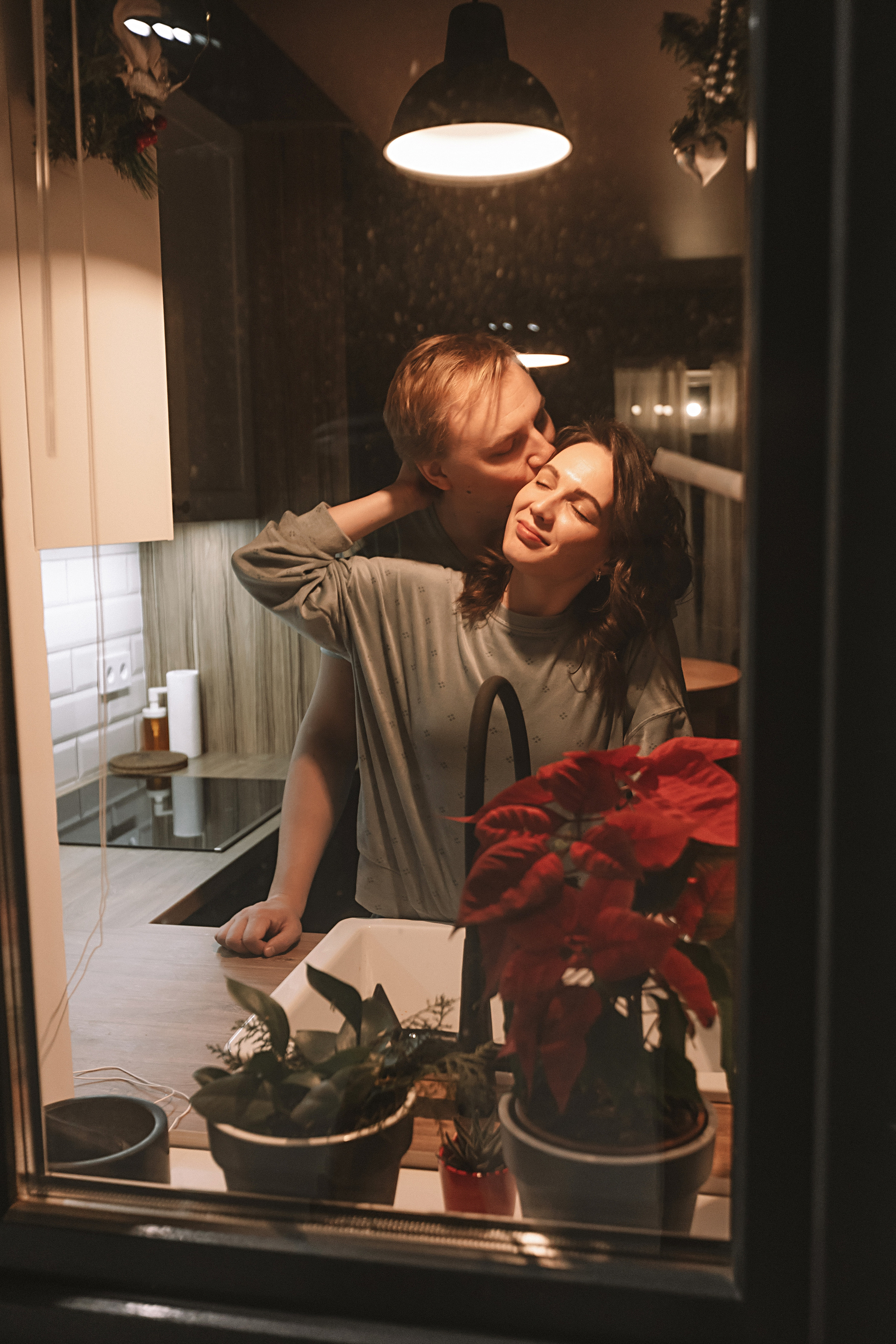 Вечерняя лав стори. Семейный фотограф Тюмень, фотограф на роды Салмина Мария