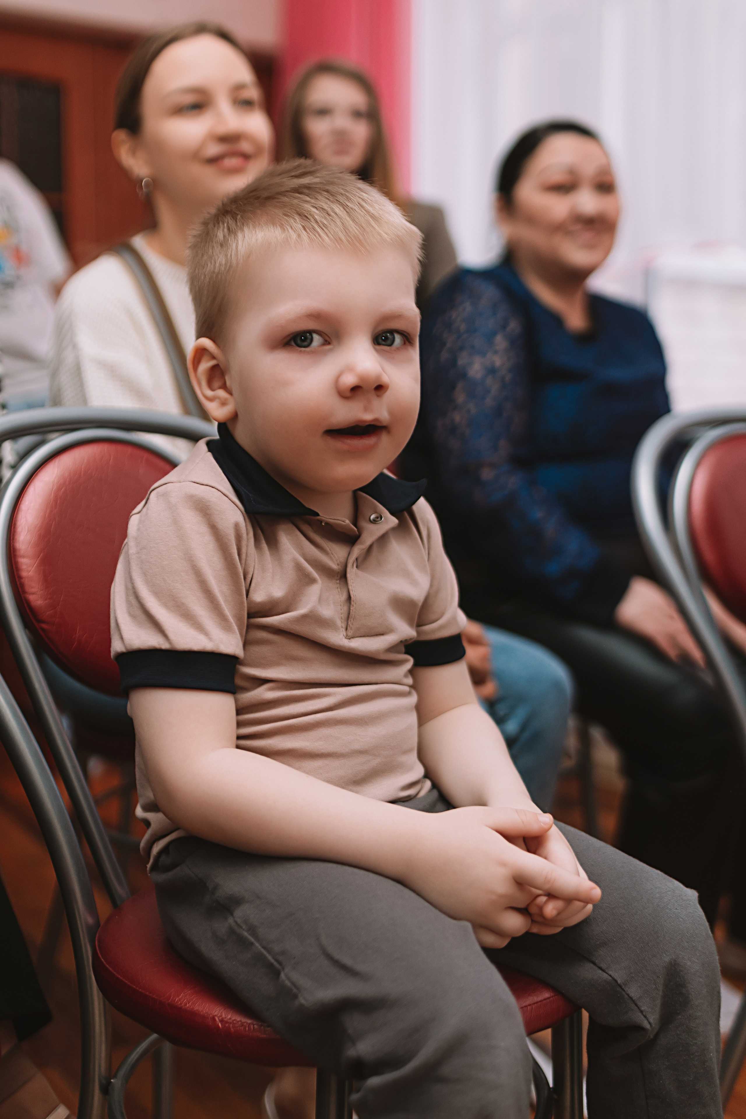 Утренник садик. Семейный фотограф Тюмень, фотограф на роды Салмина Мария