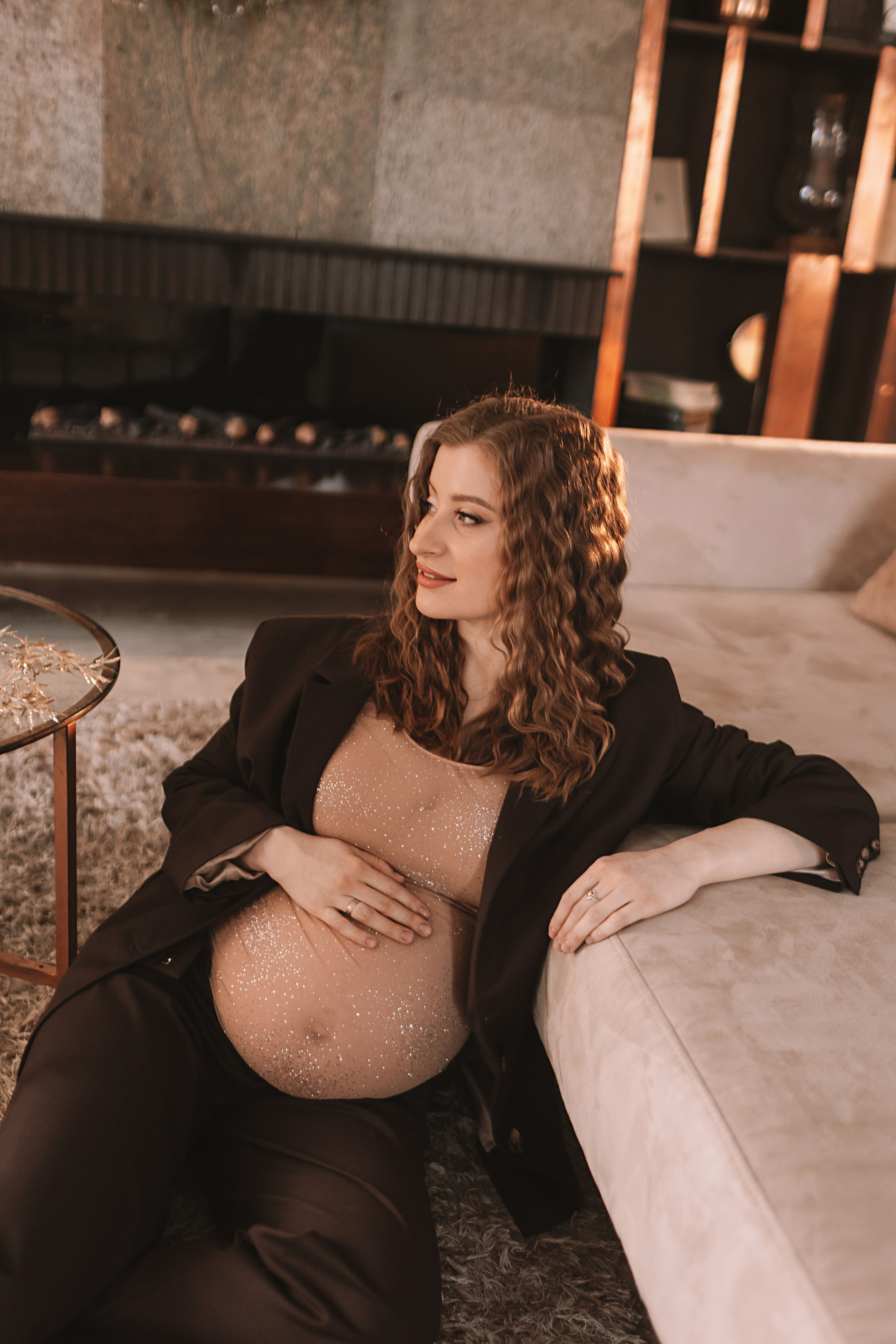 Беременность (фататум, циклорама и зал). Семейный фотограф Тюмень, фотограф на роды Салмина Мария