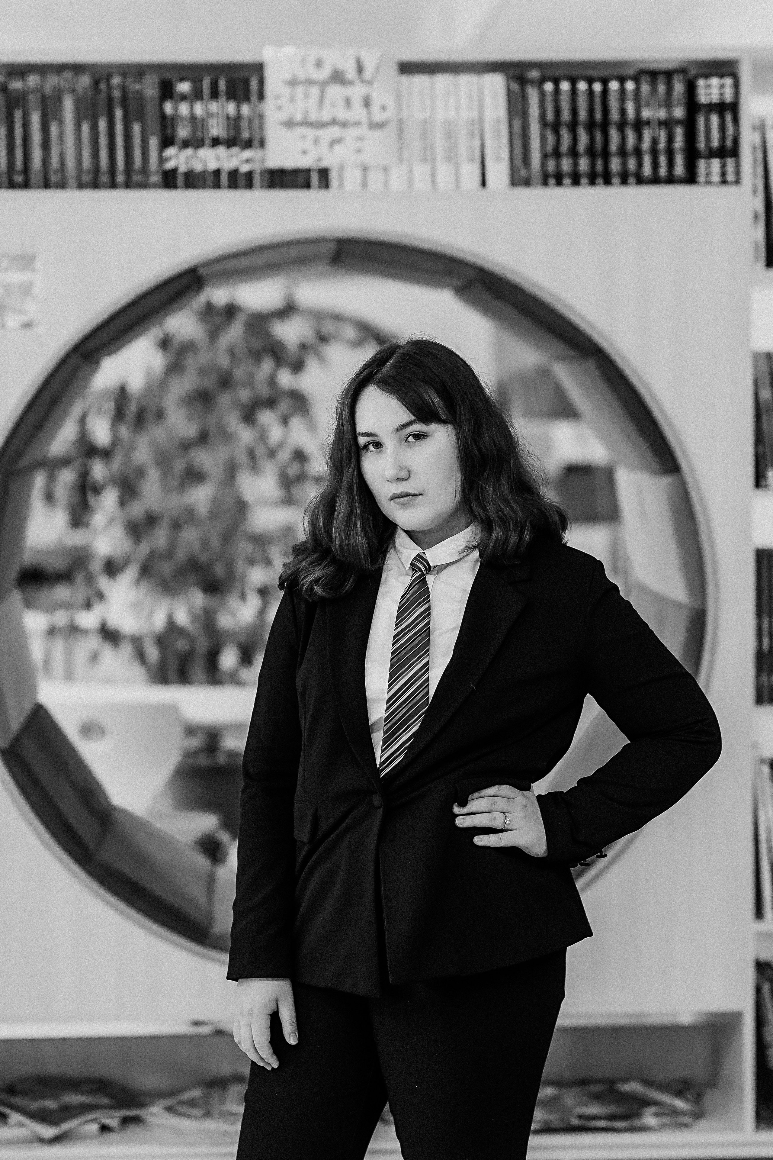 8 класс в библиотеке. Семейный фотограф Тюмень, фотограф на роды Салмина Мария