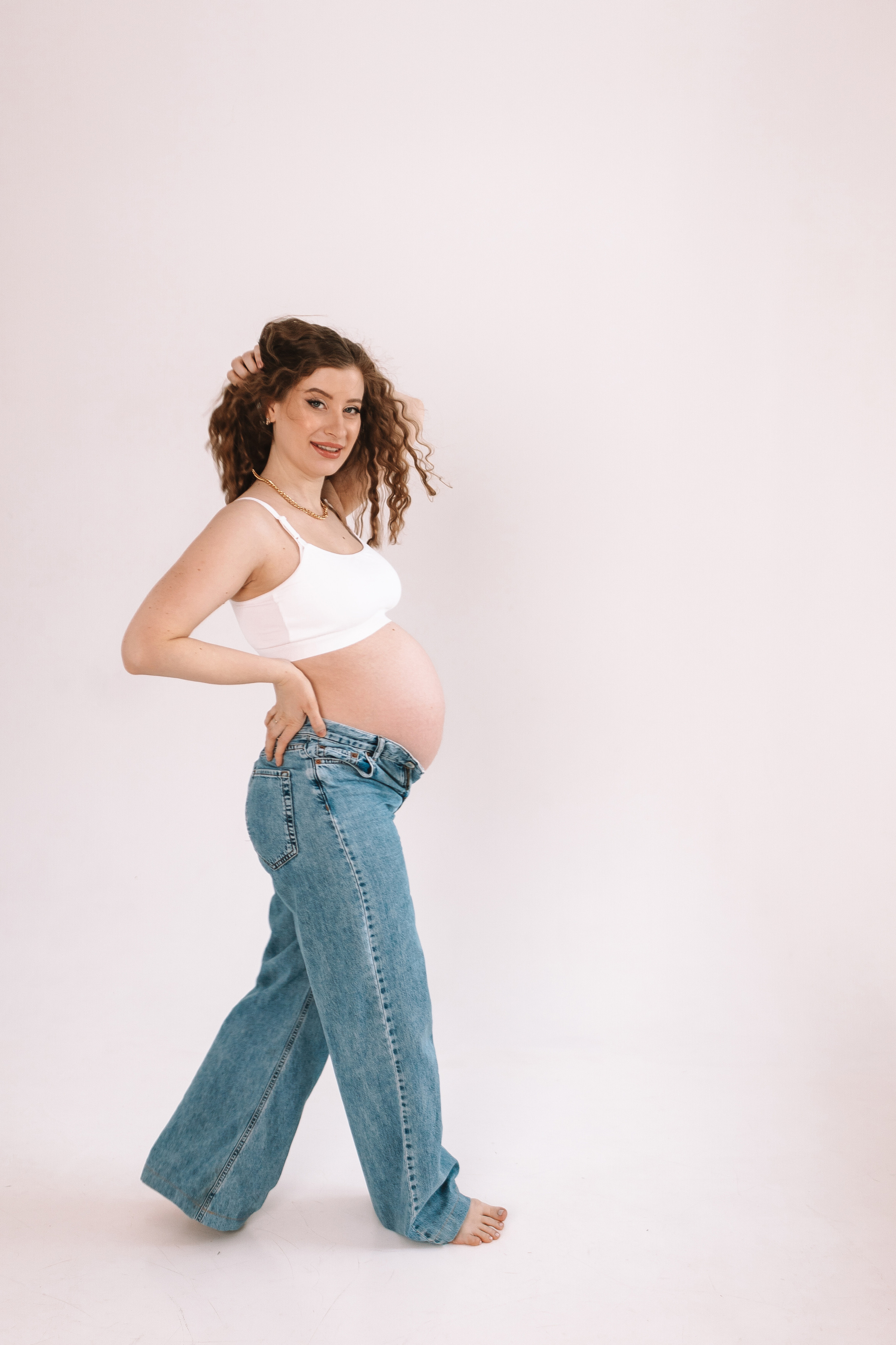 Беременность (фататум, циклорама и зал). Семейный фотограф Тюмень, фотограф на роды Салмина Мария