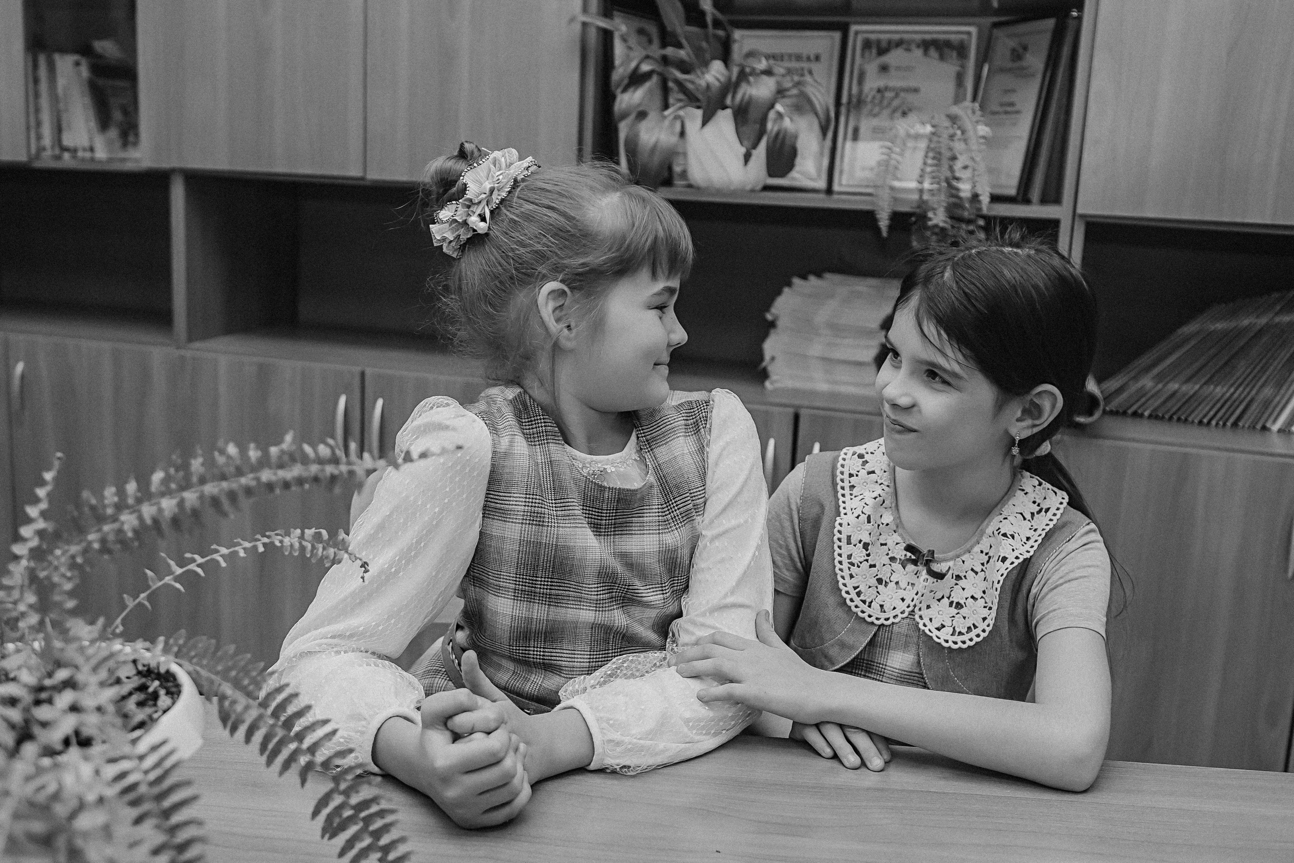 2 класс в школе. Семейный фотограф Тюмень, фотограф на роды Салмина Мария