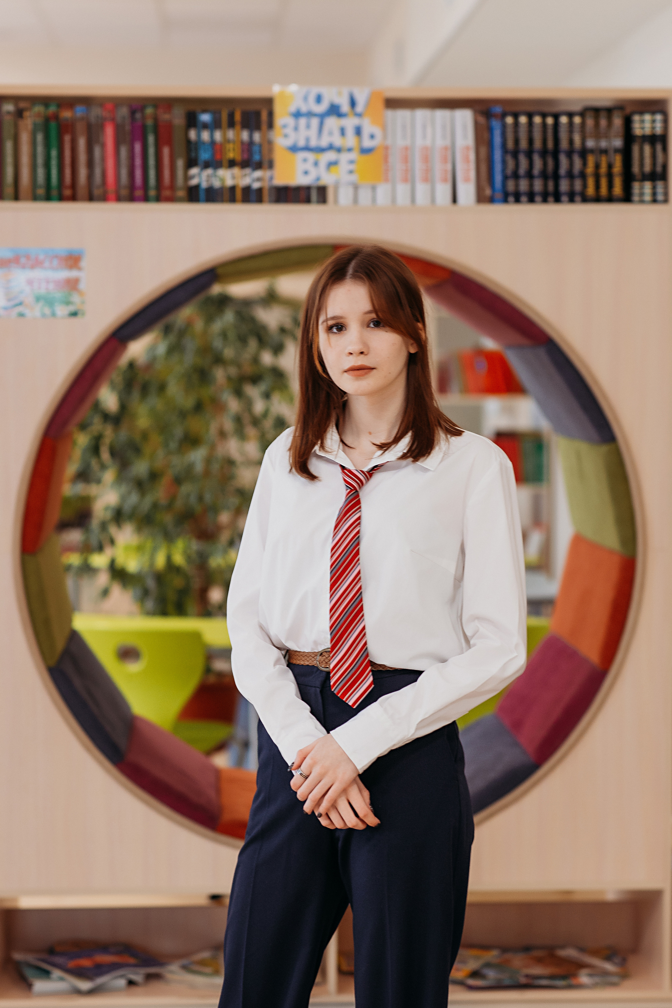 8 класс в библиотеке. Семейный фотограф Тюмень, фотограф на роды Салмина Мария