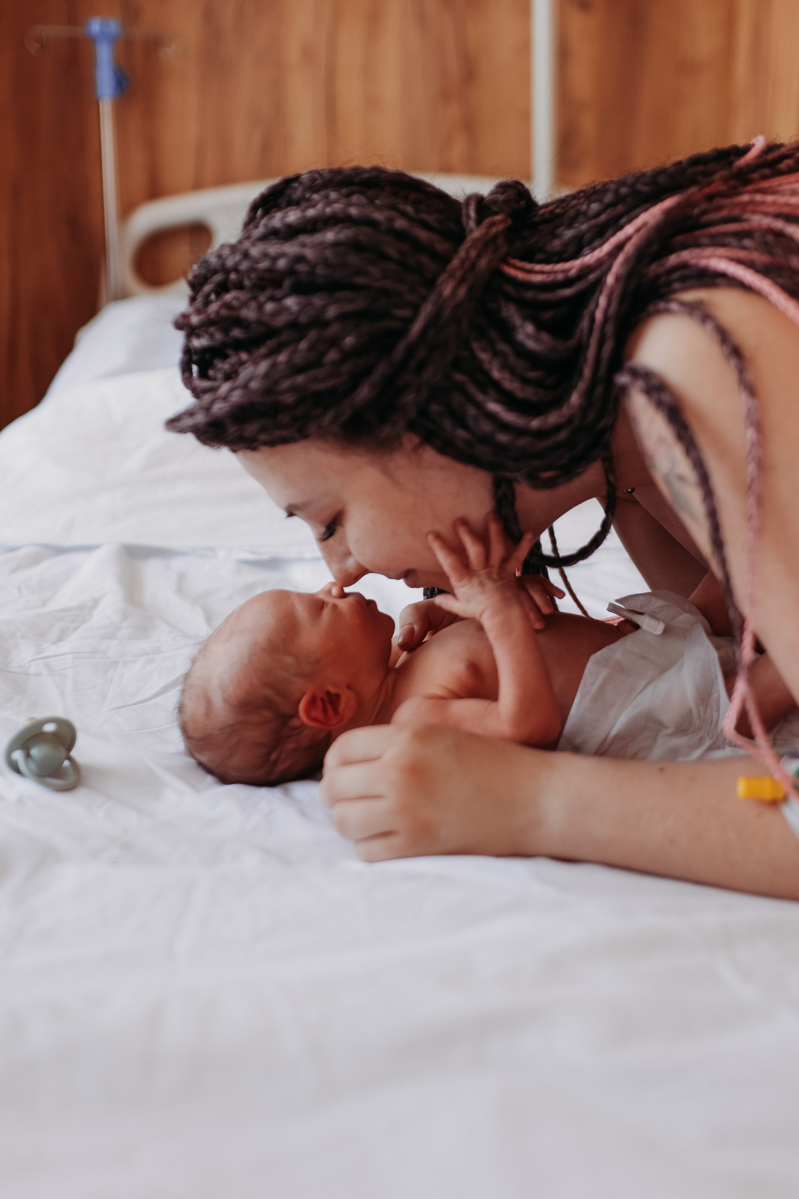 В палате сборный. Семейный фотограф Тюмень, фотограф на роды Салмина Мария