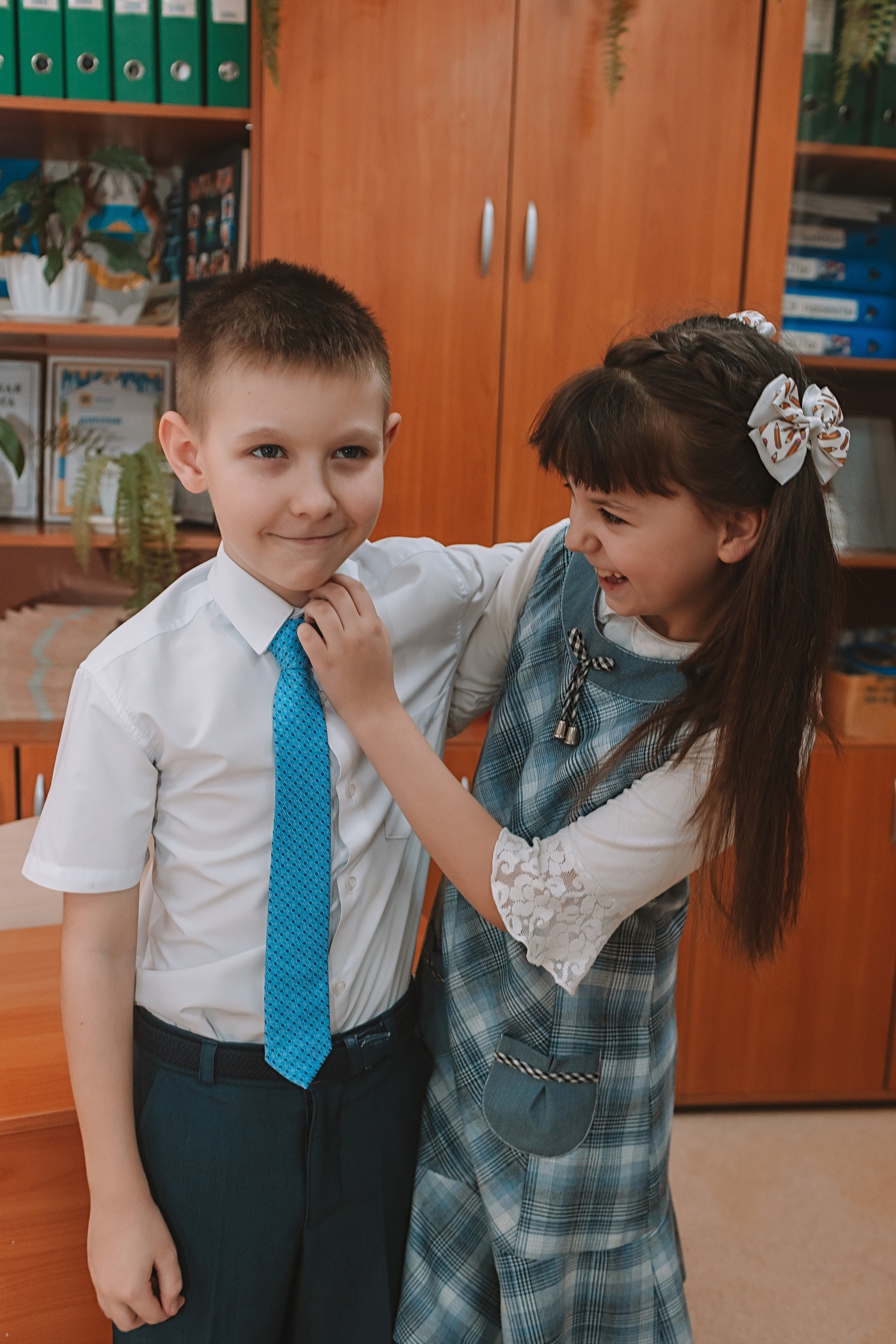 2 класс в школе. Семейный фотограф Тюмень, фотограф на роды Салмина Мария