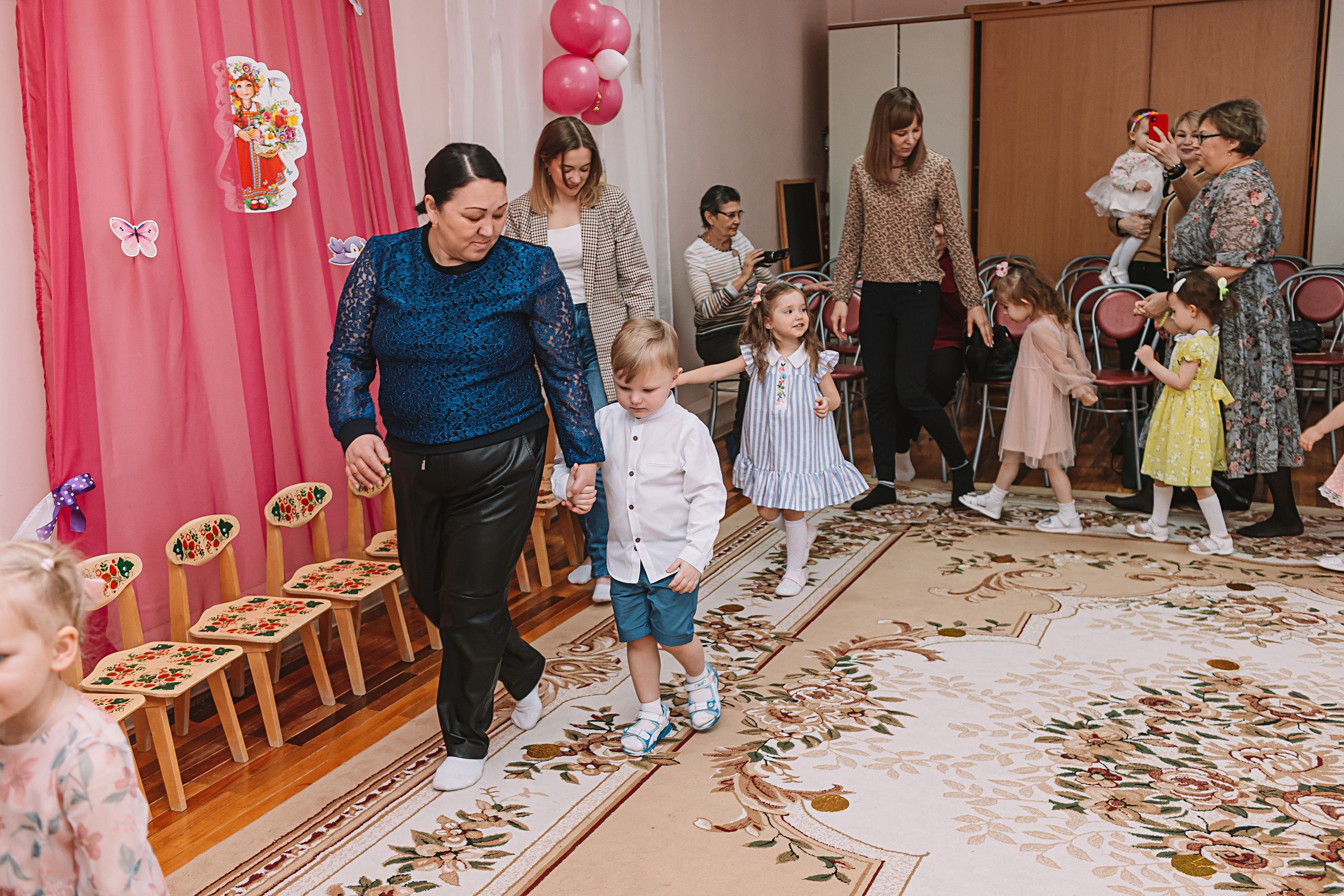 Утренник садик. Семейный фотограф Тюмень, фотограф на роды Салмина Мария
