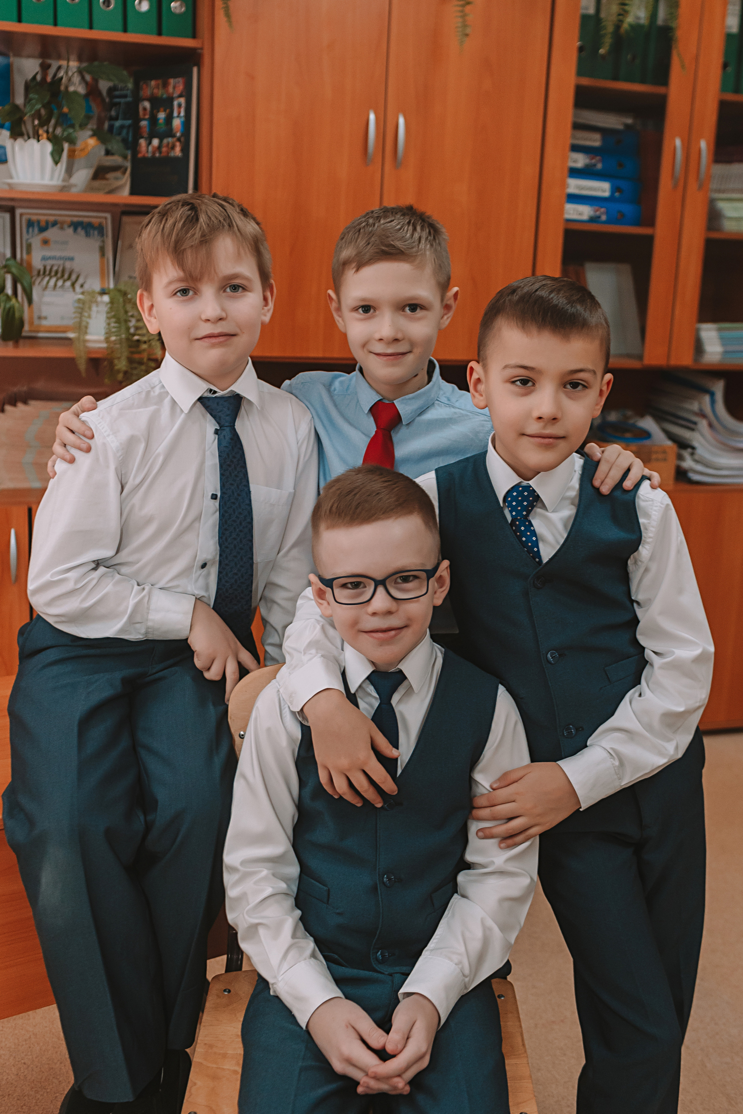 2 класс в школе. Семейный фотограф Тюмень, фотограф на роды Салмина Мария