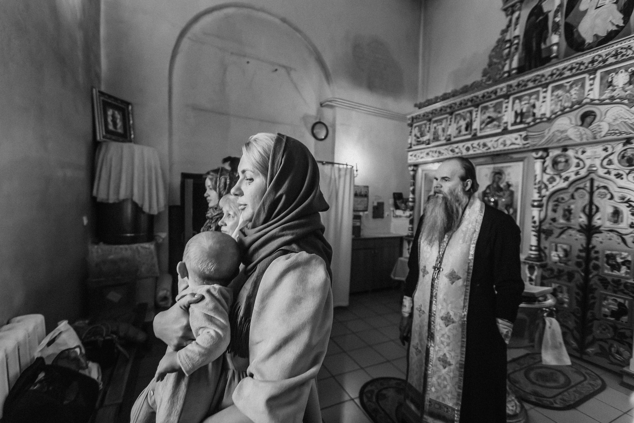 Крещение семакова. Семейный фотограф Тюмень, фотограф на роды Салмина Мария