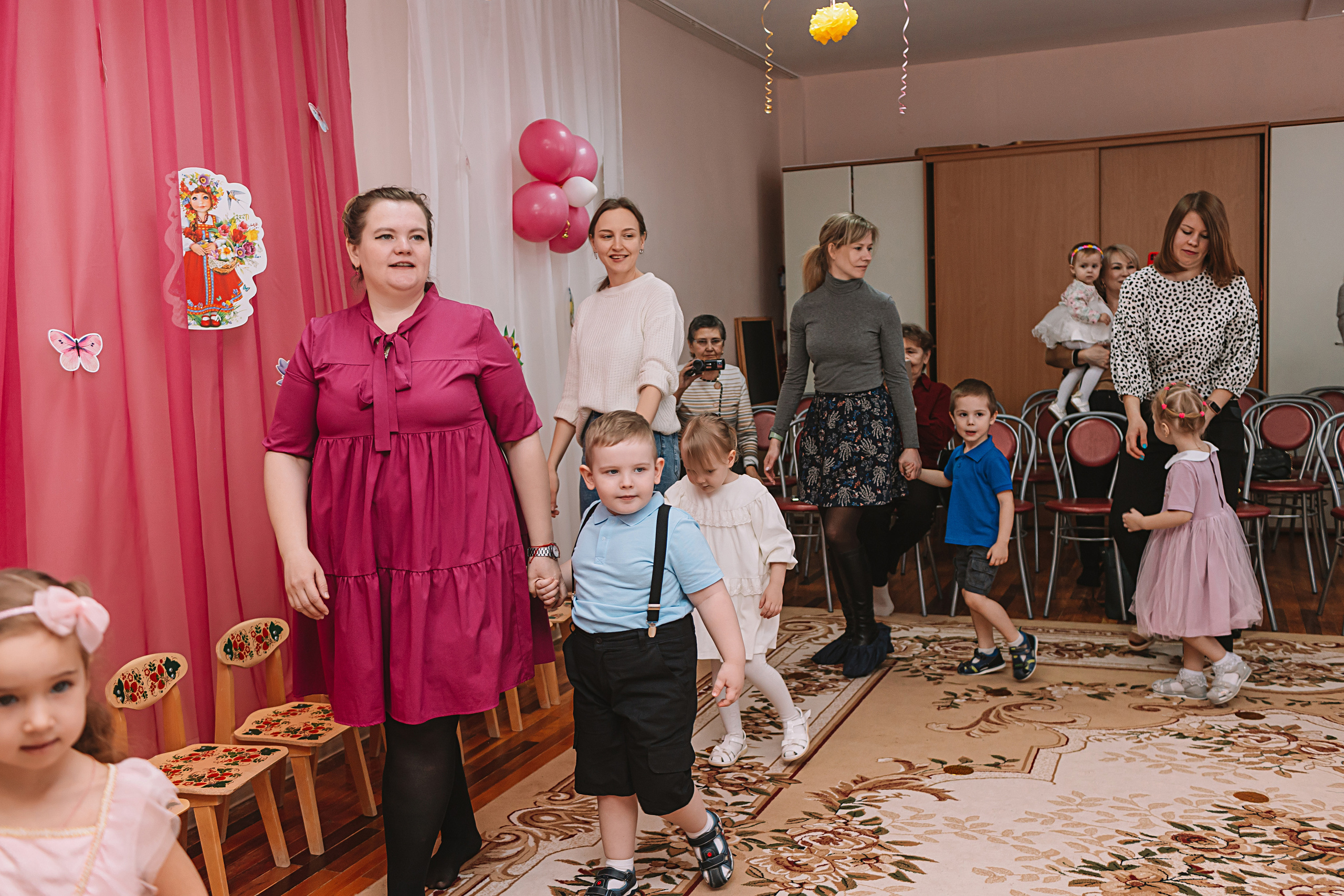 Утренник садик. Семейный фотограф Тюмень, фотограф на роды Салмина Мария