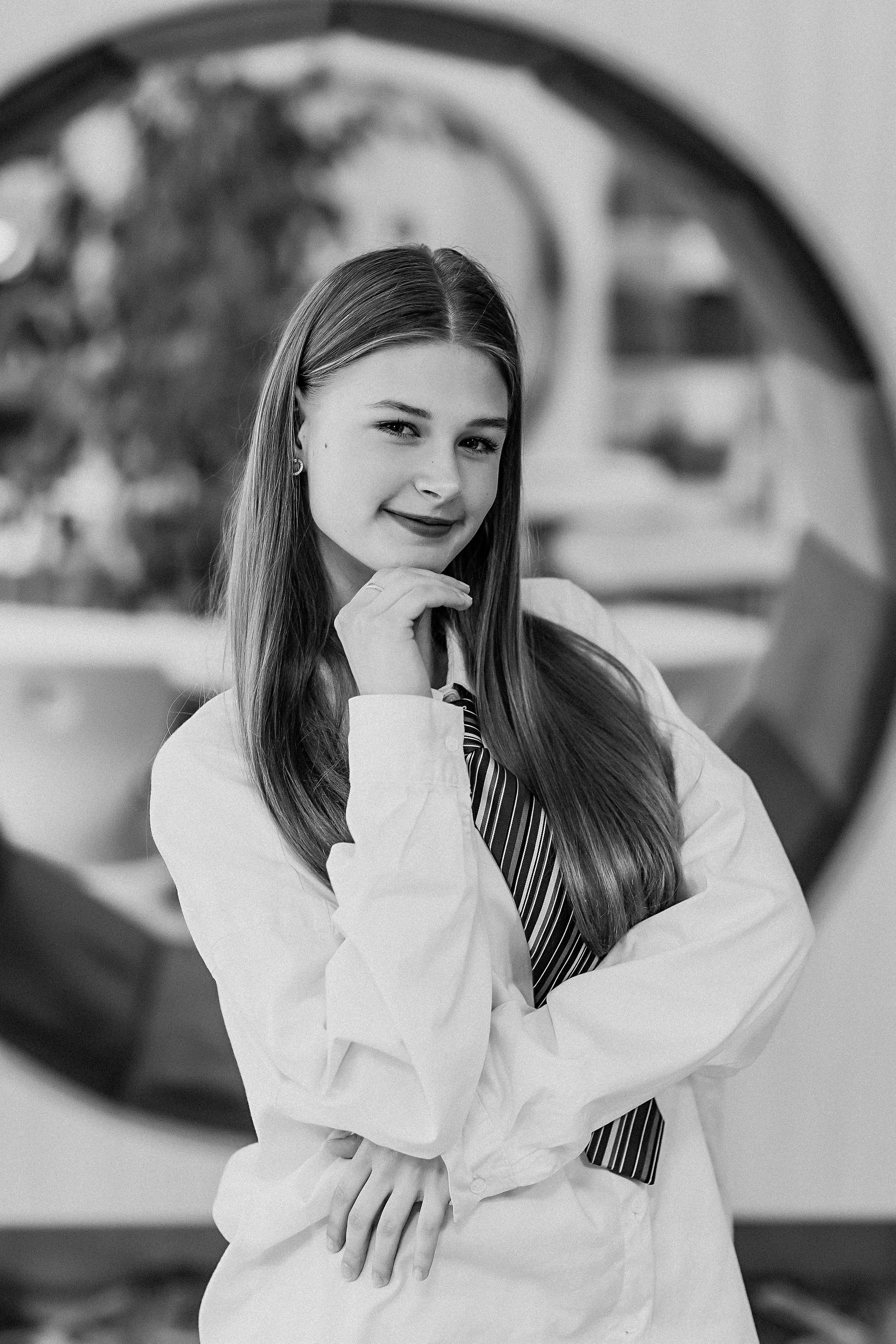 8 класс в библиотеке. Семейный фотограф Тюмень, фотограф на роды Салмина Мария