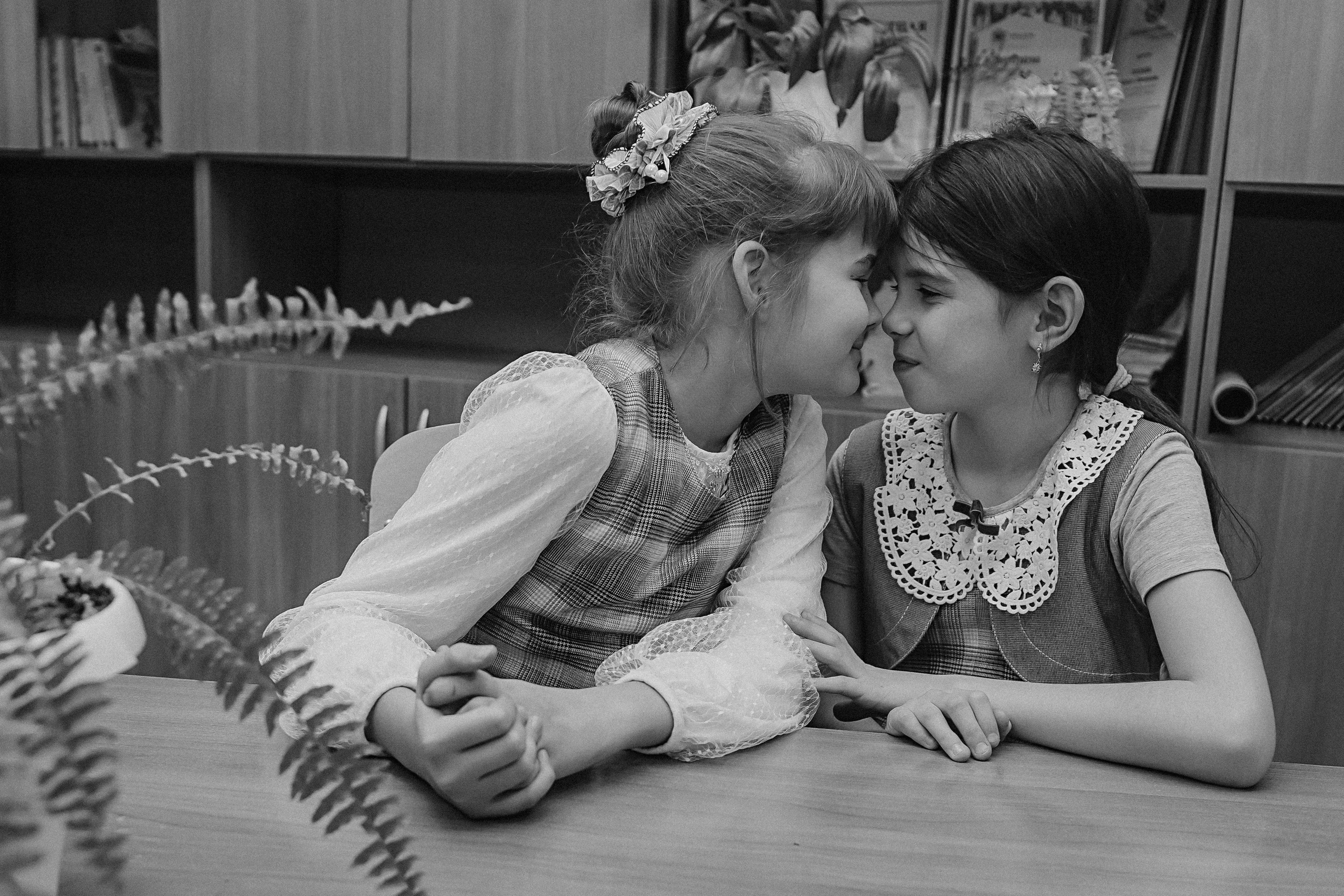 2 класс в школе. Семейный фотограф Тюмень, фотограф на роды Салмина Мария