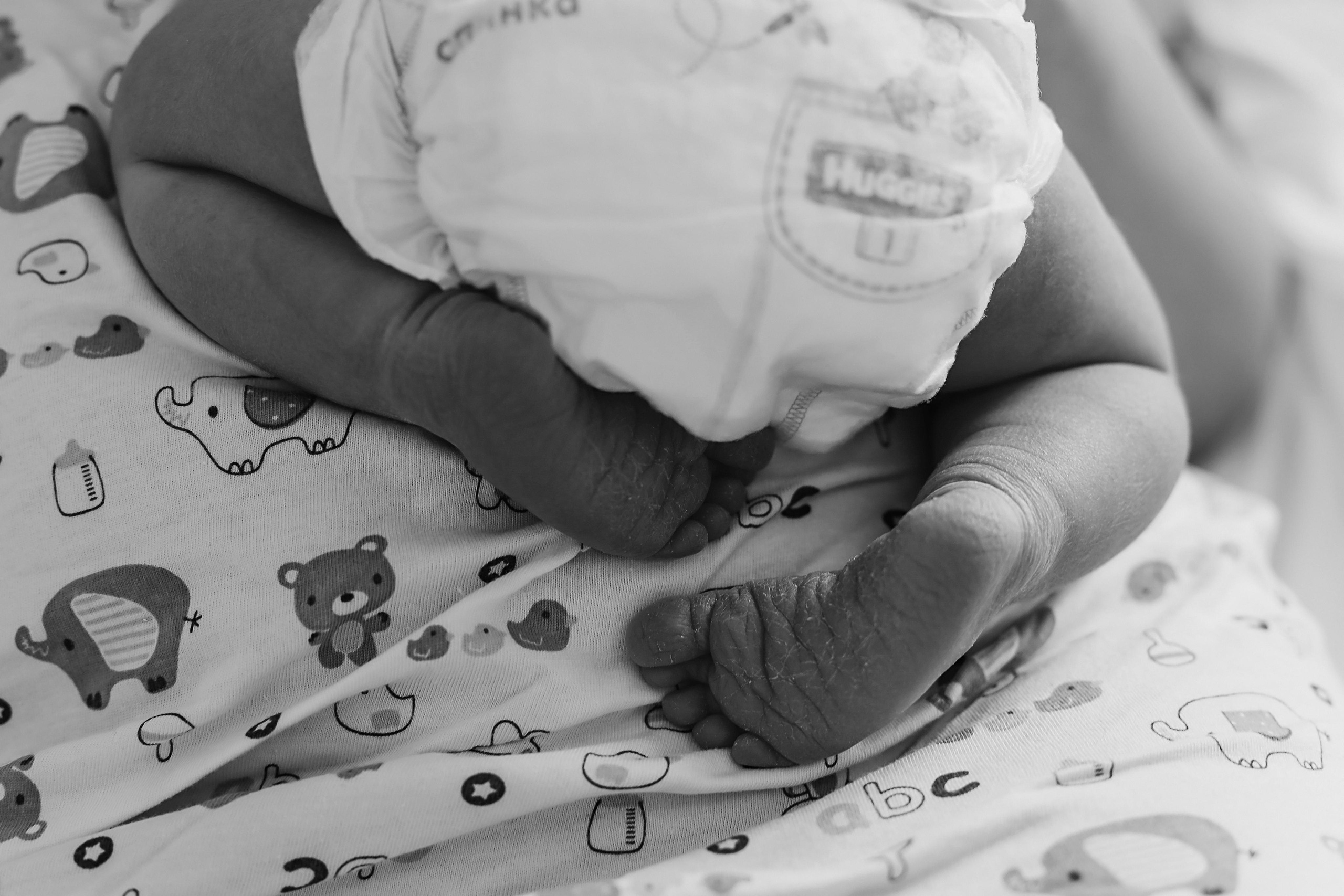 В палате сборный. Семейный фотограф Тюмень, фотограф на роды Салмина Мария