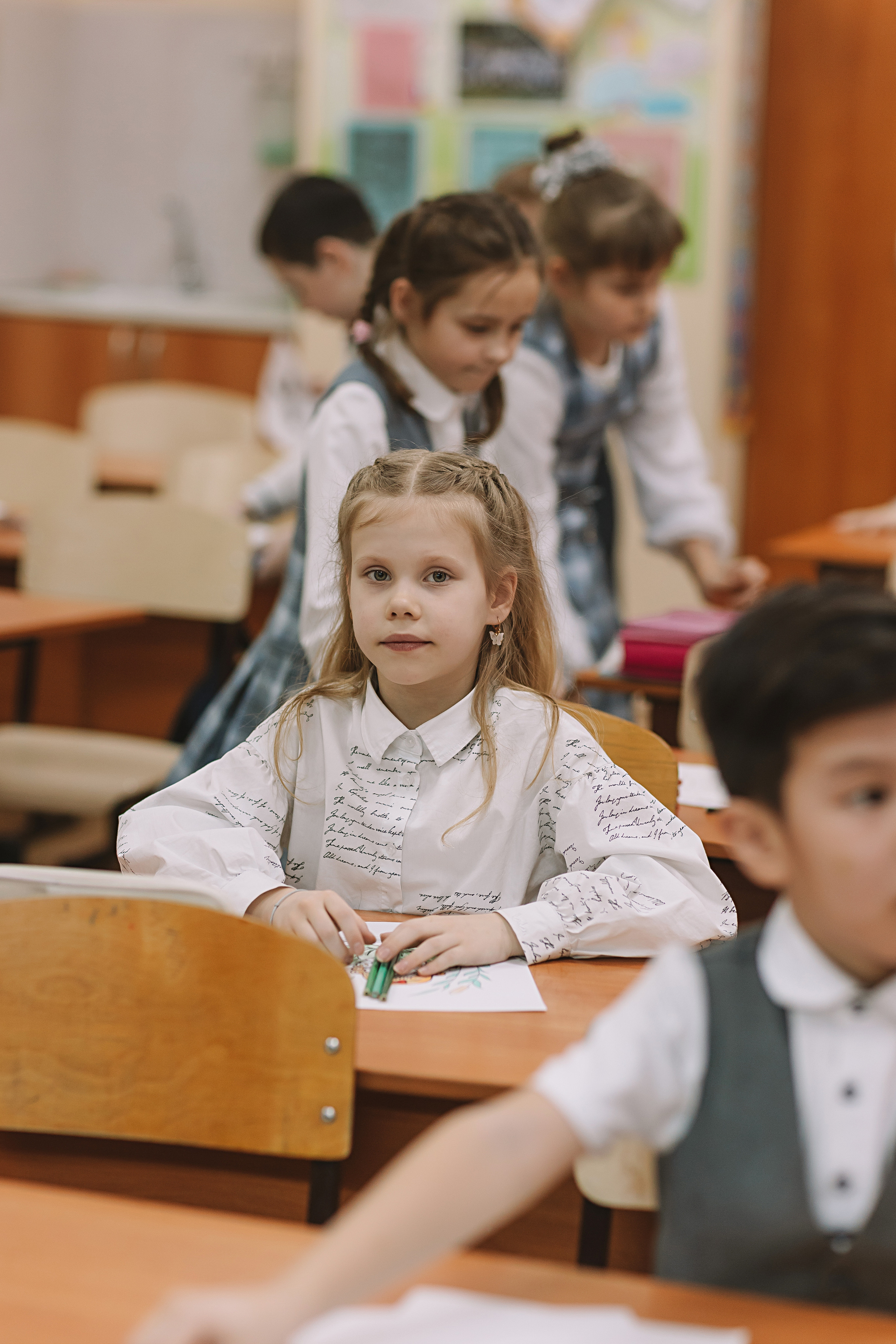 2 класс в школе. Семейный фотограф Тюмень, фотограф на роды Салмина Мария