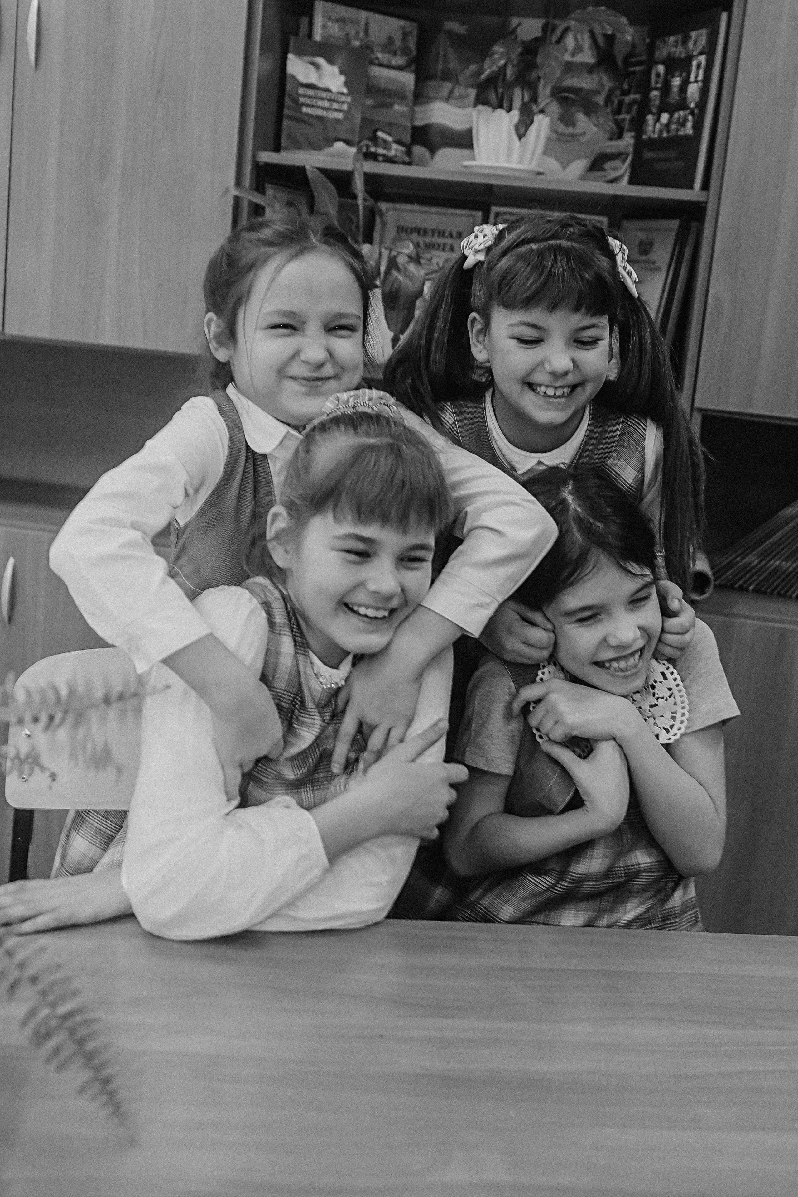 2 класс в школе. Семейный фотограф Тюмень, фотограф на роды Салмина Мария