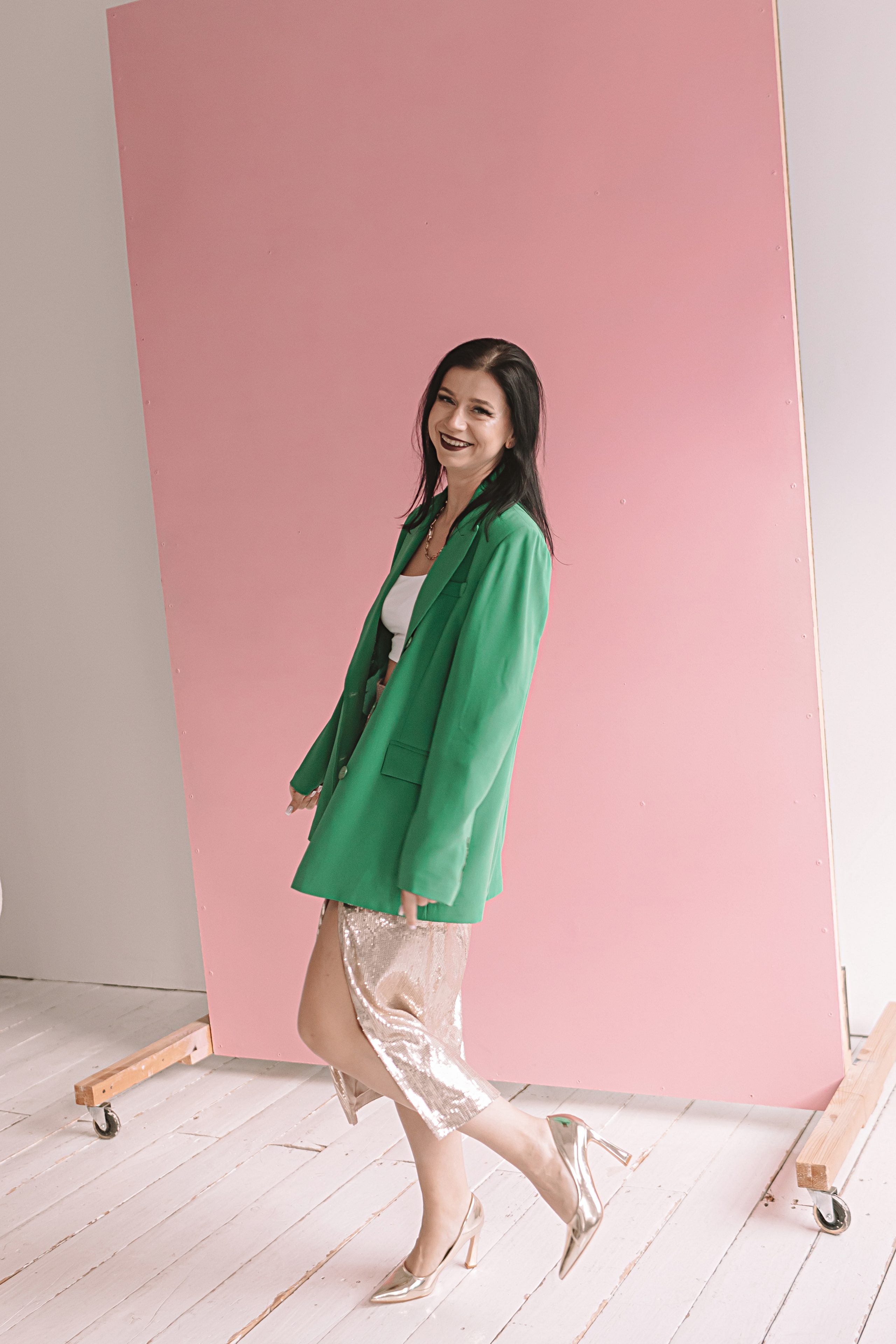 Руководитель студий красоты, студия Белая. Семейный фотограф Тюмень, фотограф на роды Салмина Мария