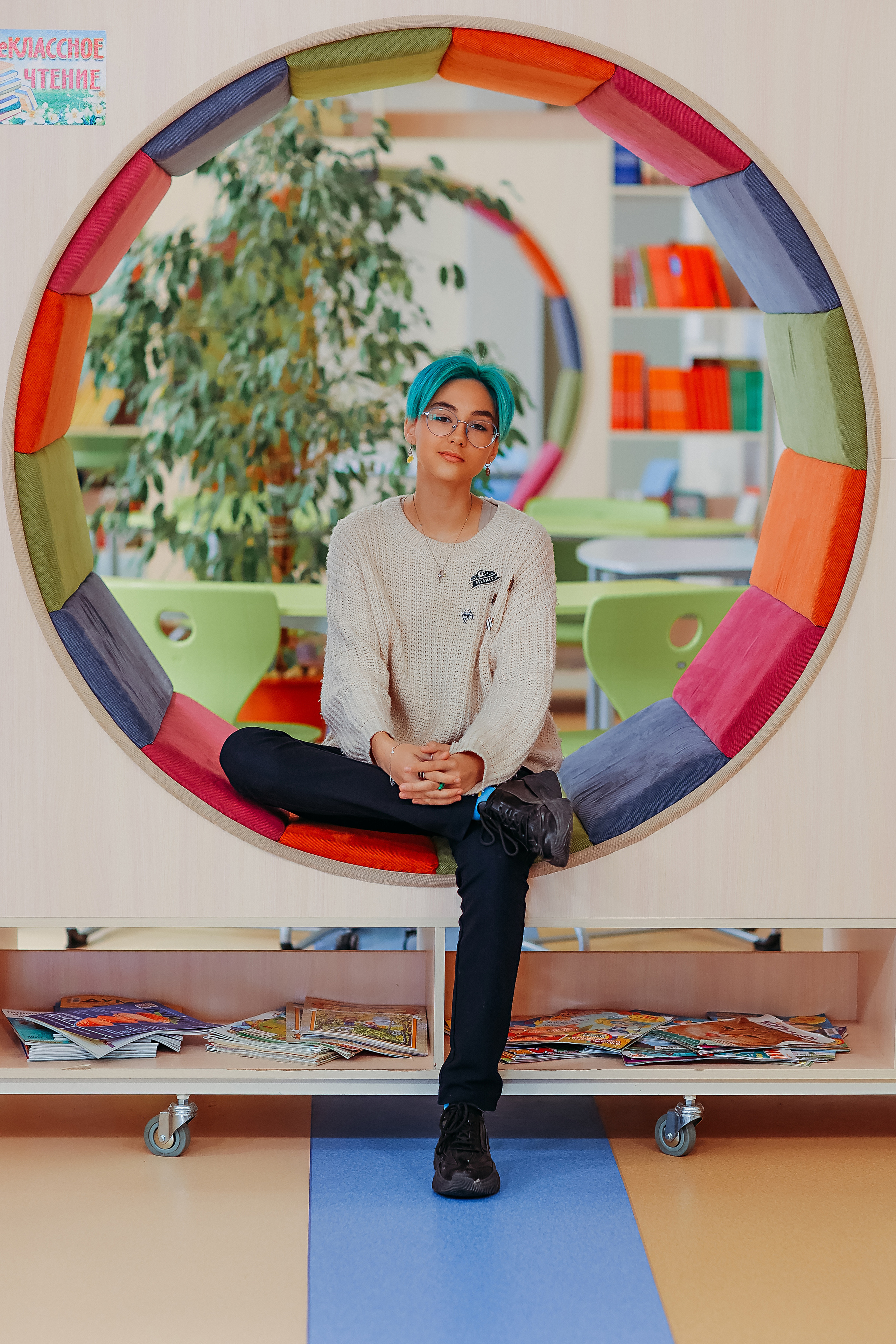 8 класс в библиотеке. Семейный фотограф Тюмень, фотограф на роды Салмина Мария