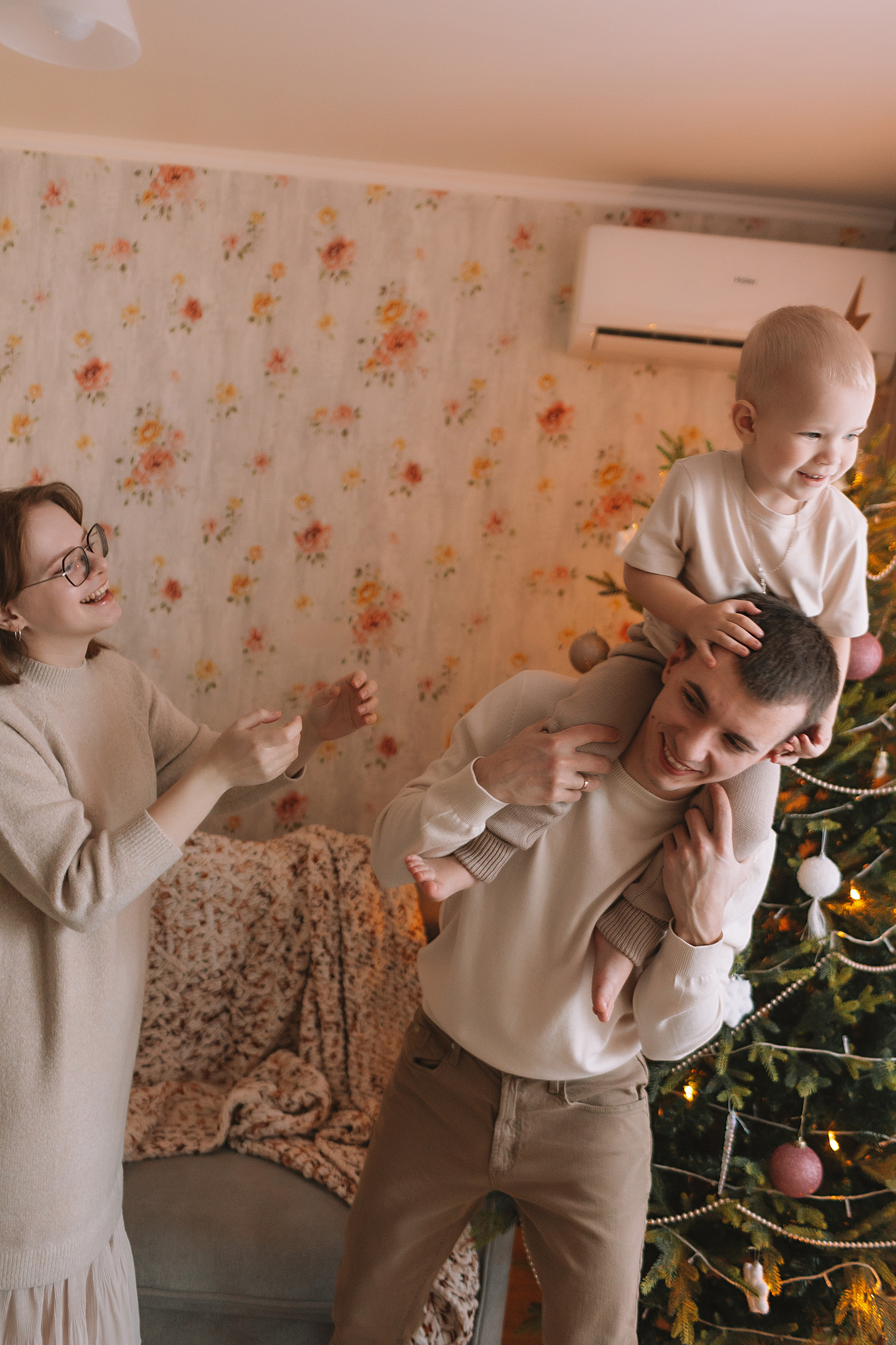 Очень активный Лев. Семейный фотограф Тюмень, фотограф на роды Салмина Мария