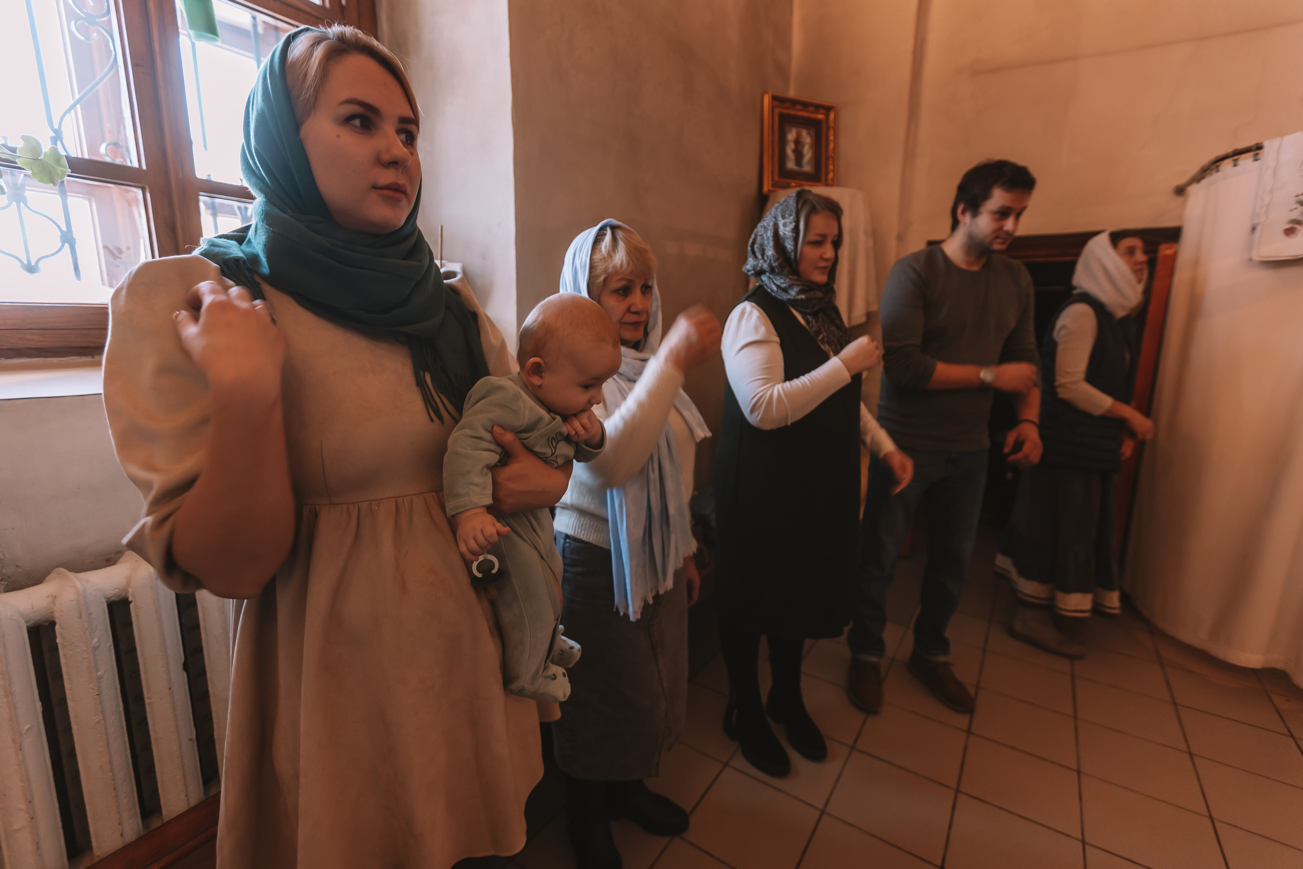 Крещение семакова. Семейный фотограф Тюмень, фотограф на роды Салмина Мария