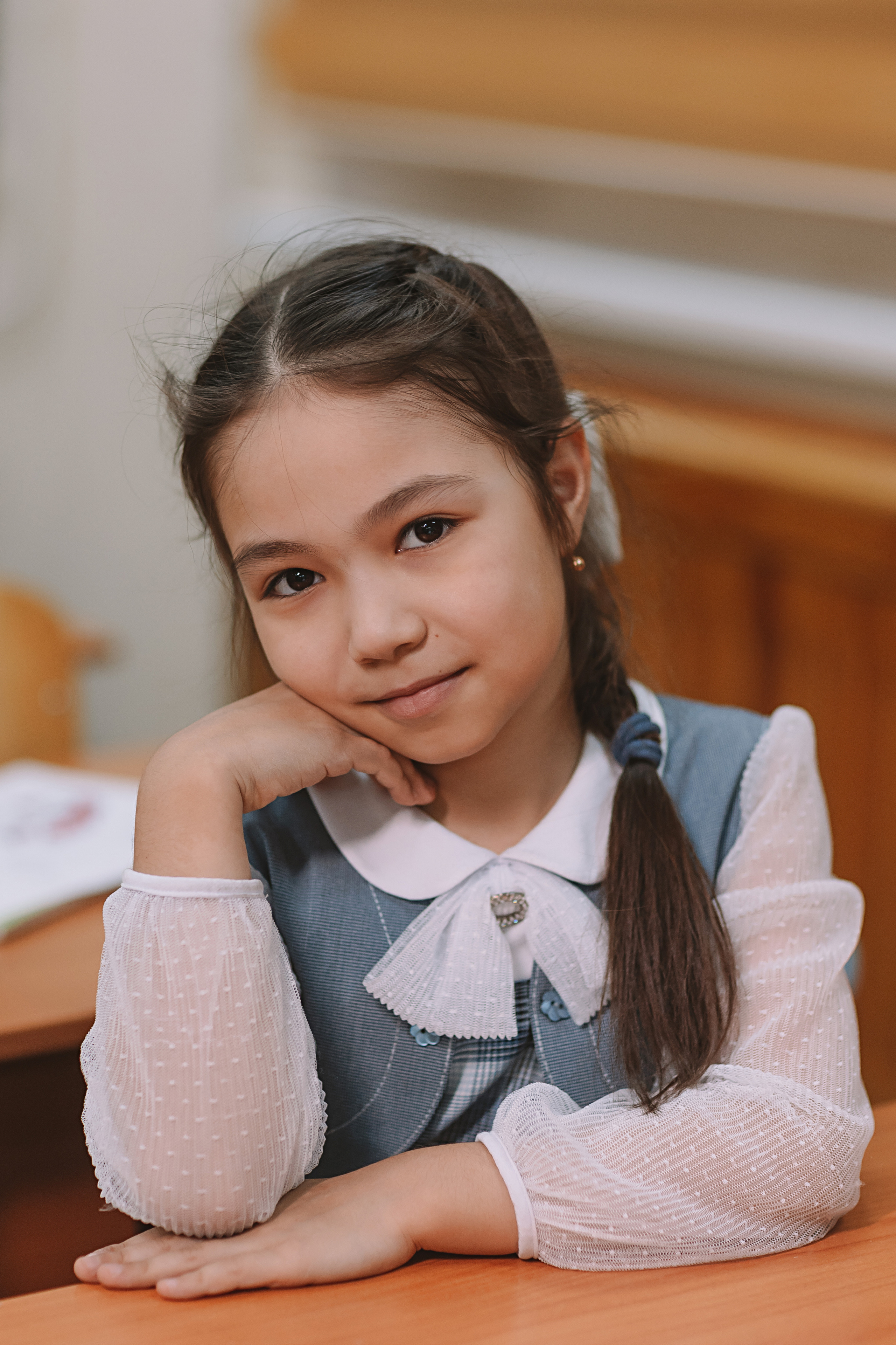 2 класс в школе. Семейный фотограф Тюмень, фотограф на роды Салмина Мария