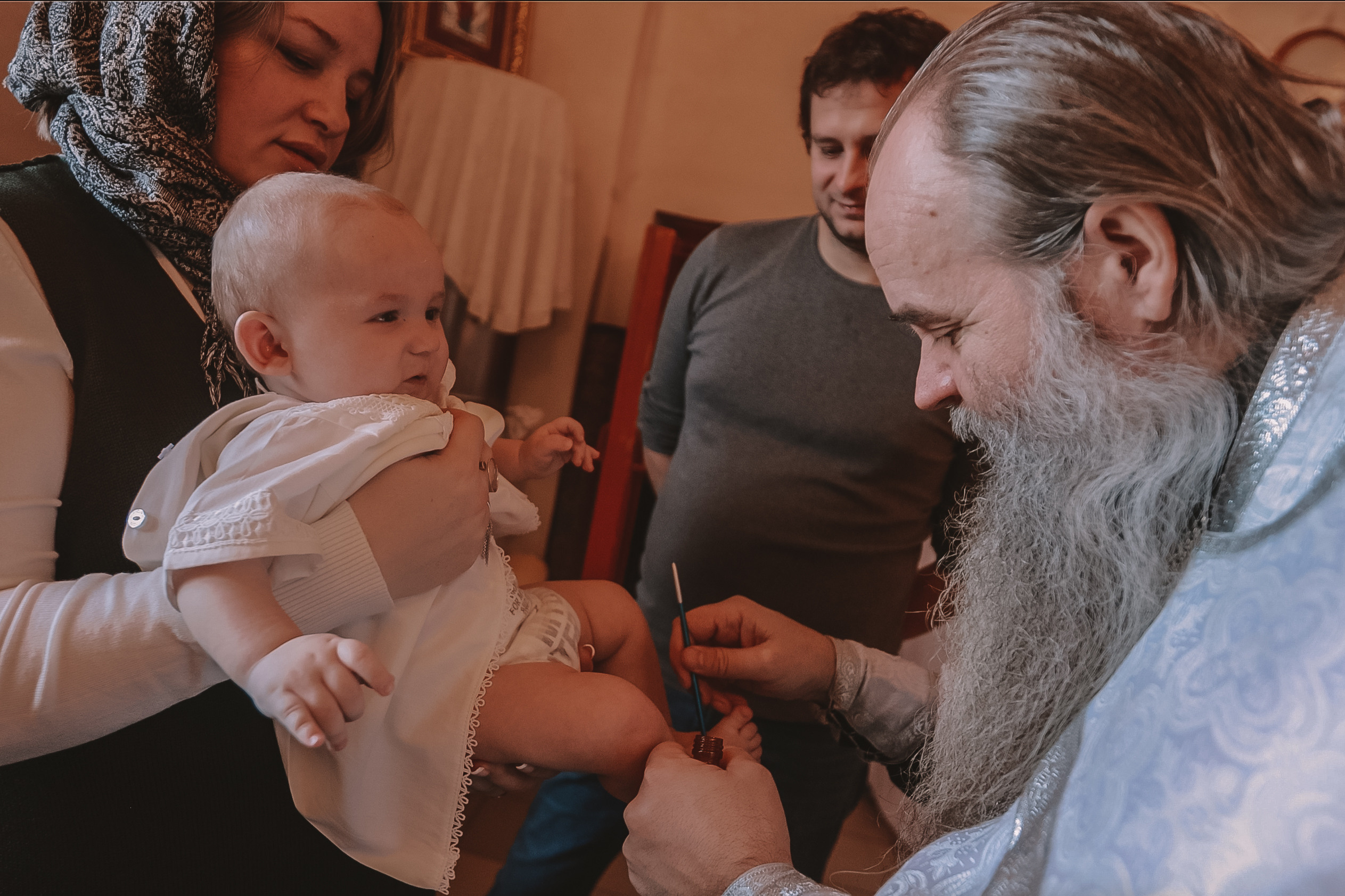 Крещение семакова. Семейный фотограф Тюмень, фотограф на роды Салмина Мария