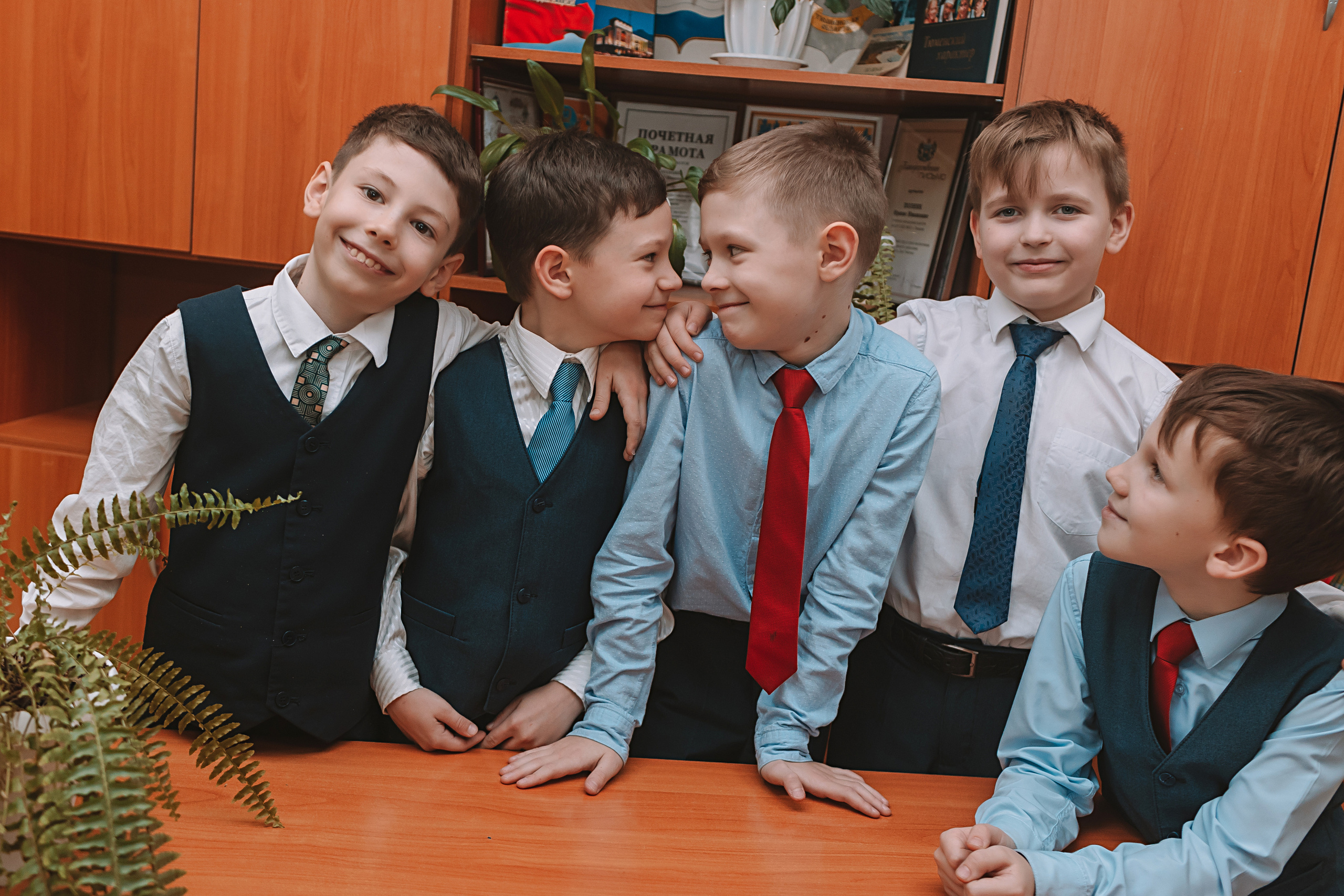 2 класс в школе. Семейный фотограф Тюмень, фотограф на роды Салмина Мария